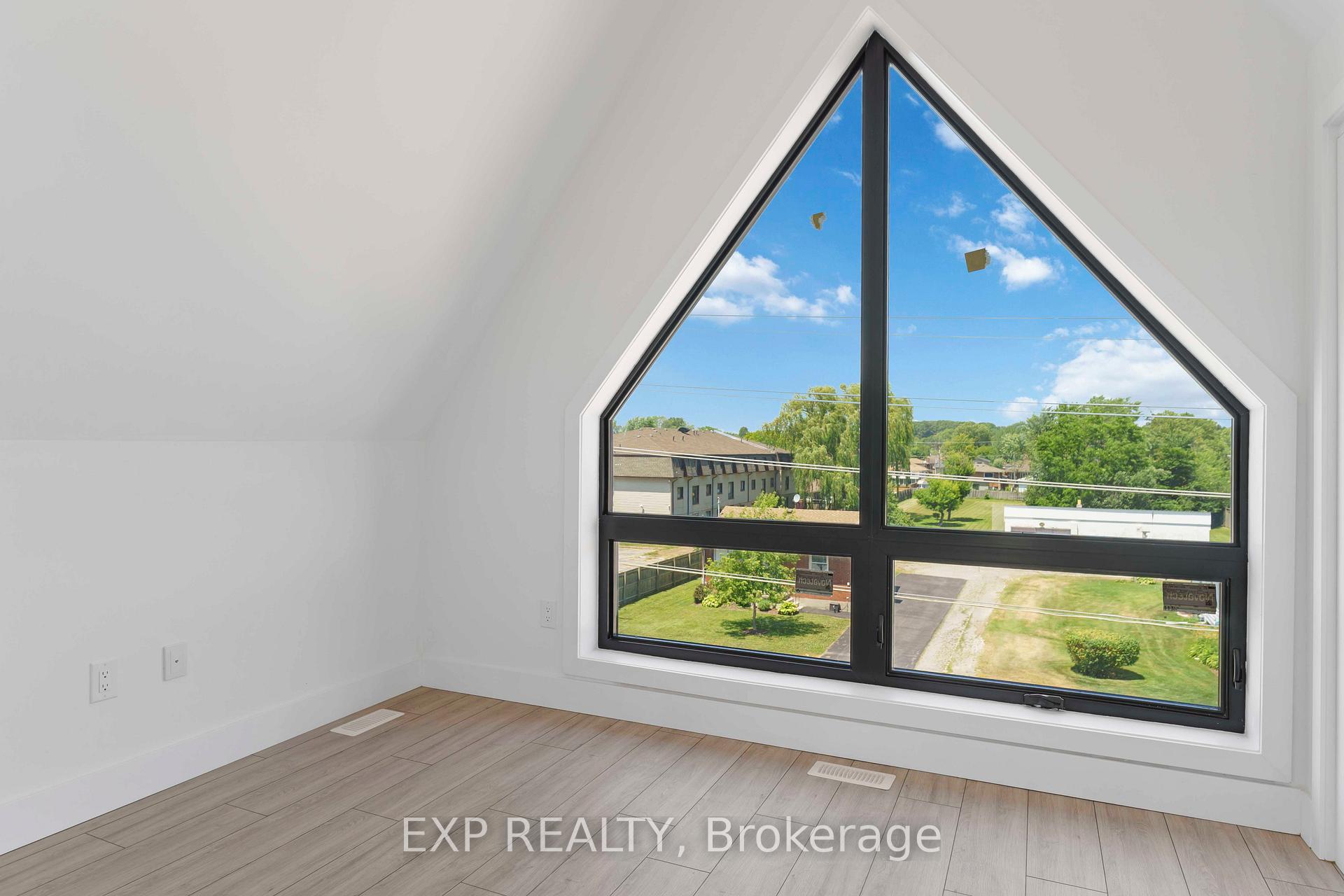 Photo 1 of Unit 306, 7277 Wilson Crescent, Niagara Falls, Oldfield — HOMEH