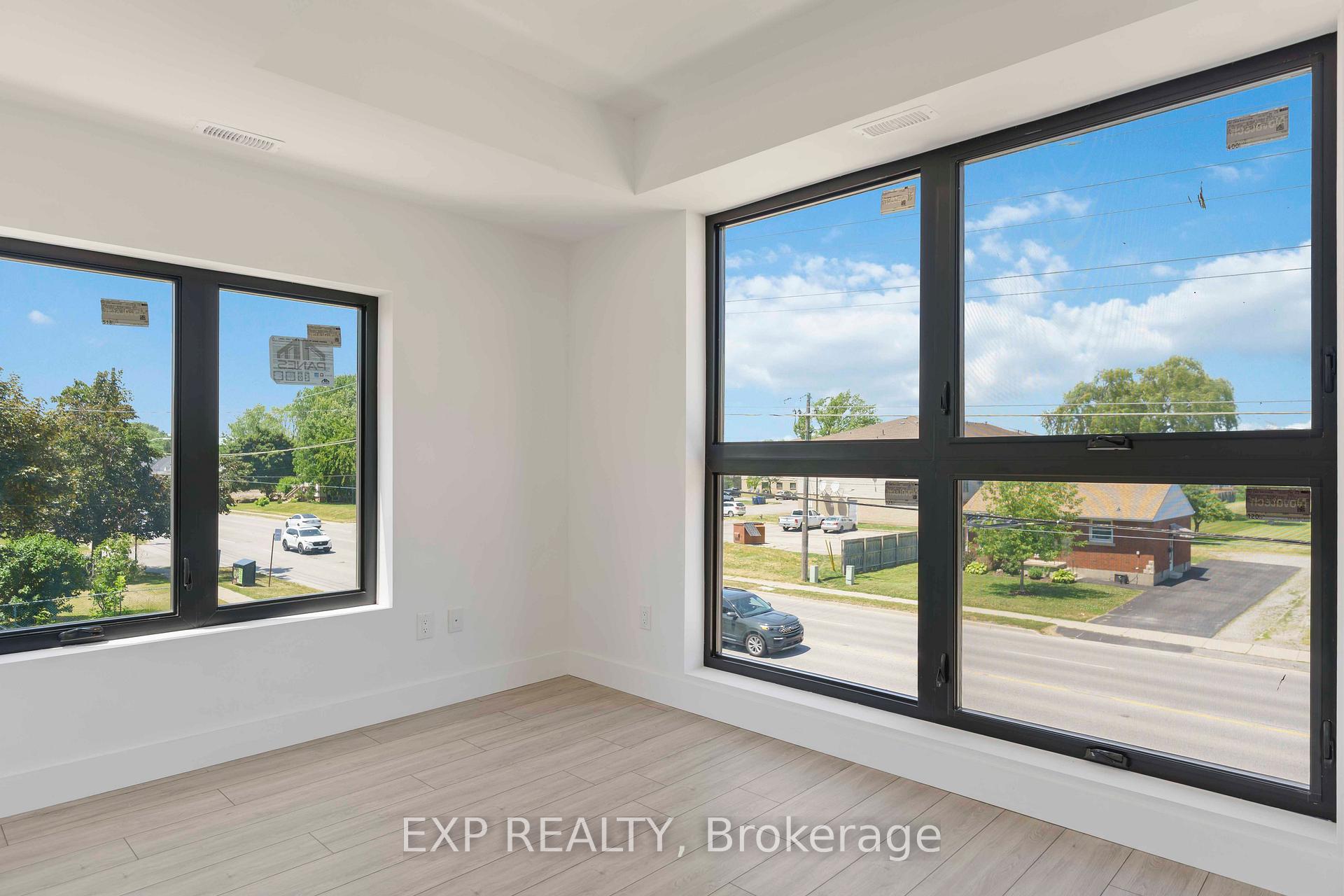 Photo 5 of Unit 306, 7277 Wilson Crescent, Niagara Falls, Oldfield — HOMEH