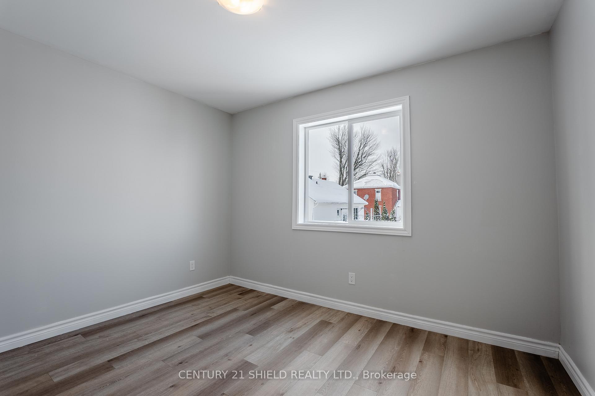 Photo 9 of Unit A, 15 William Street, North Stormont, Finch — HOMEH