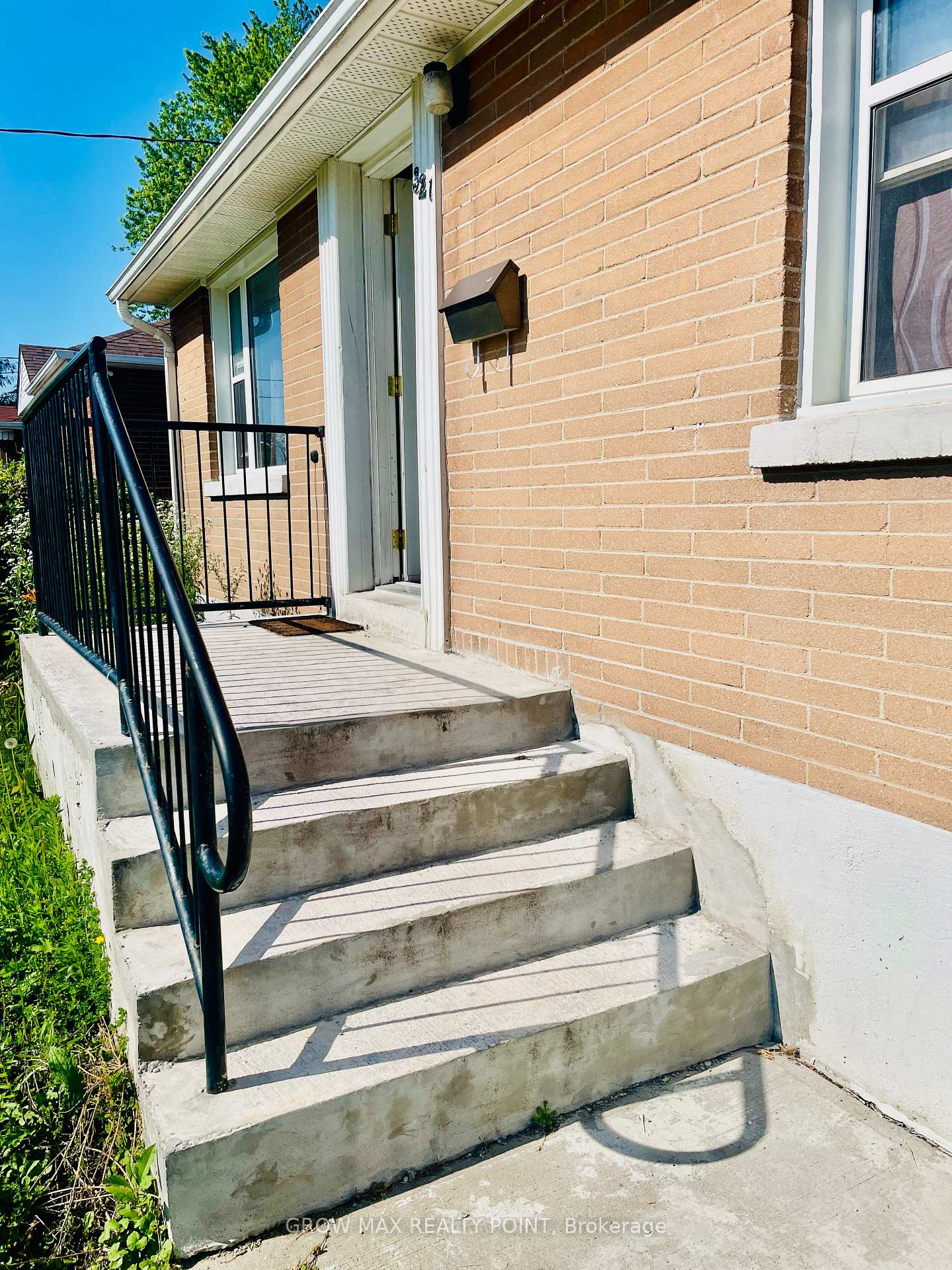 Photo 3 of 321 Highland Avenue W, Oshawa, Central — HOMEH