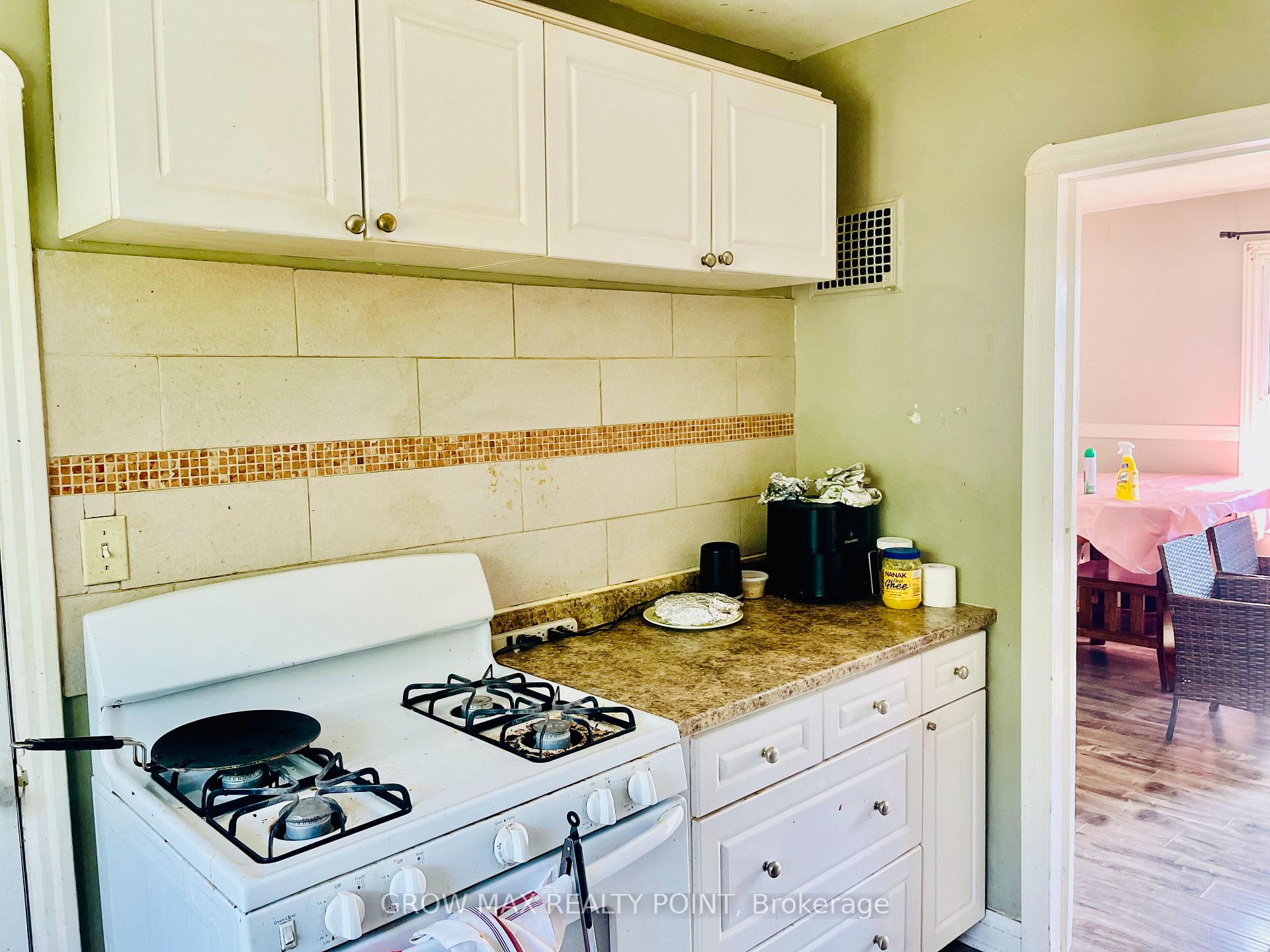 Photo 11 of 321 Highland Avenue W, Oshawa, Central — HOMEH