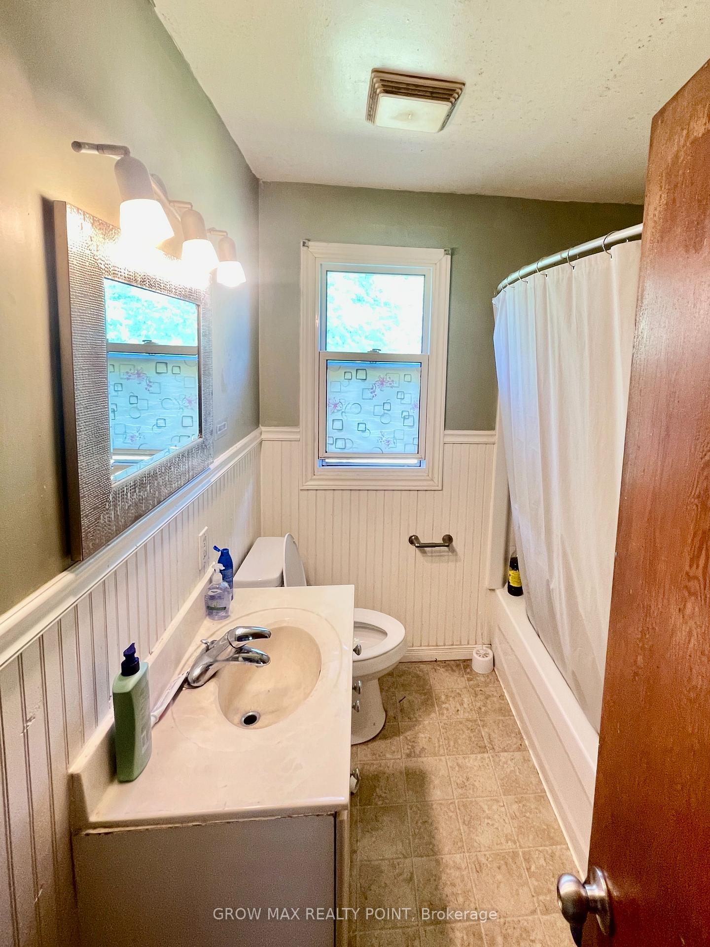 Photo 14 of 321 Highland Avenue W, Oshawa, Central — HOMEH