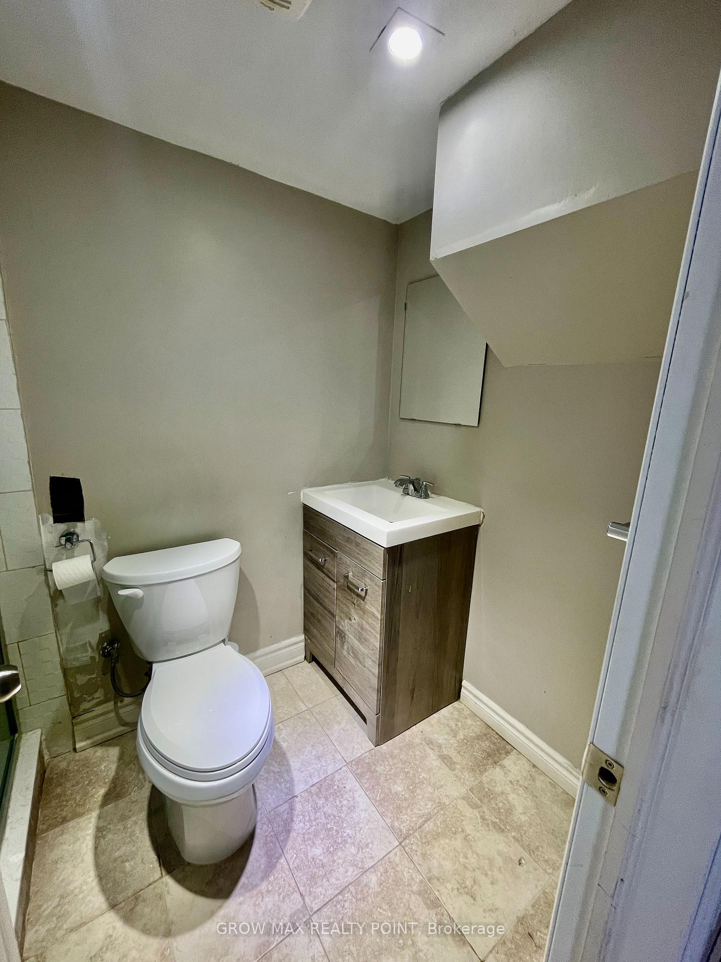 Photo 17 of 321 Highland Avenue W, Oshawa, Central — HOMEH