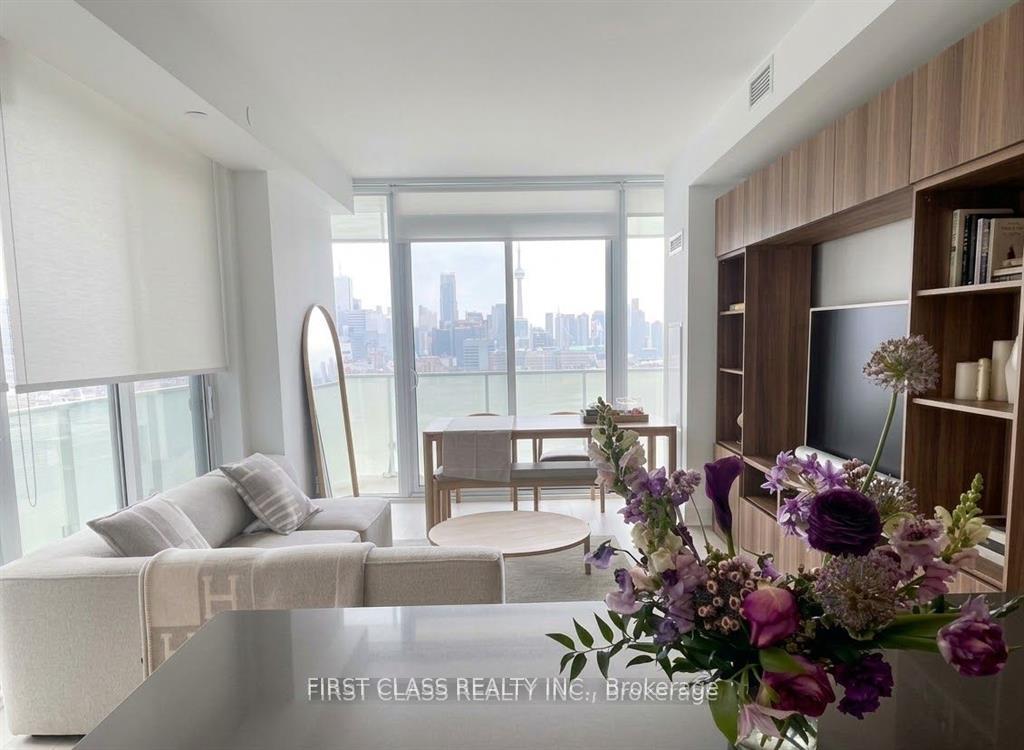 Photo of Unit 1405, 200 Bloor Street W