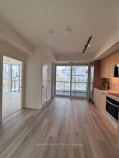 Front of Unit 2203, 280 Dundas Street W