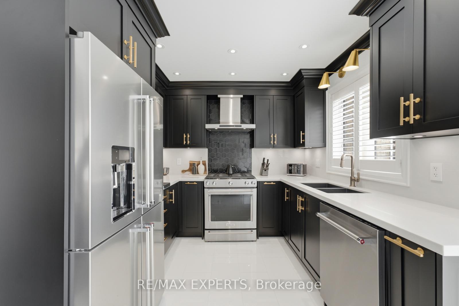 Photo 10 of 30 Lismer Crescent, Caledon, Bolton West — HOMEH
