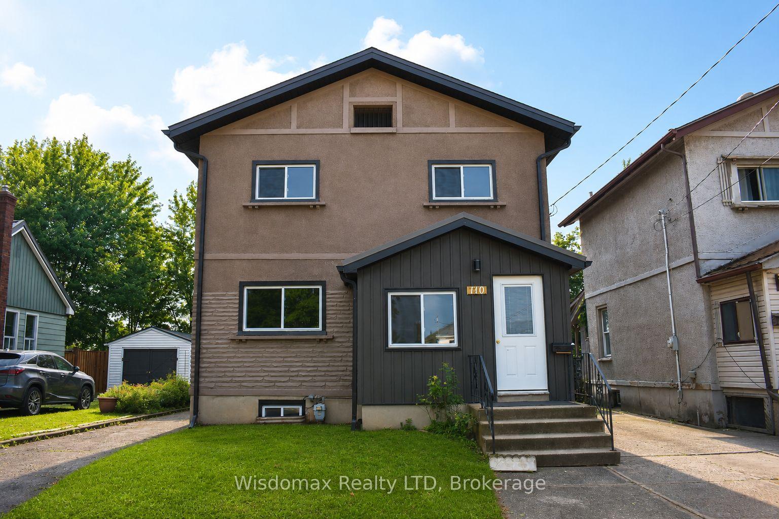 Photo of 110 Queen Street S