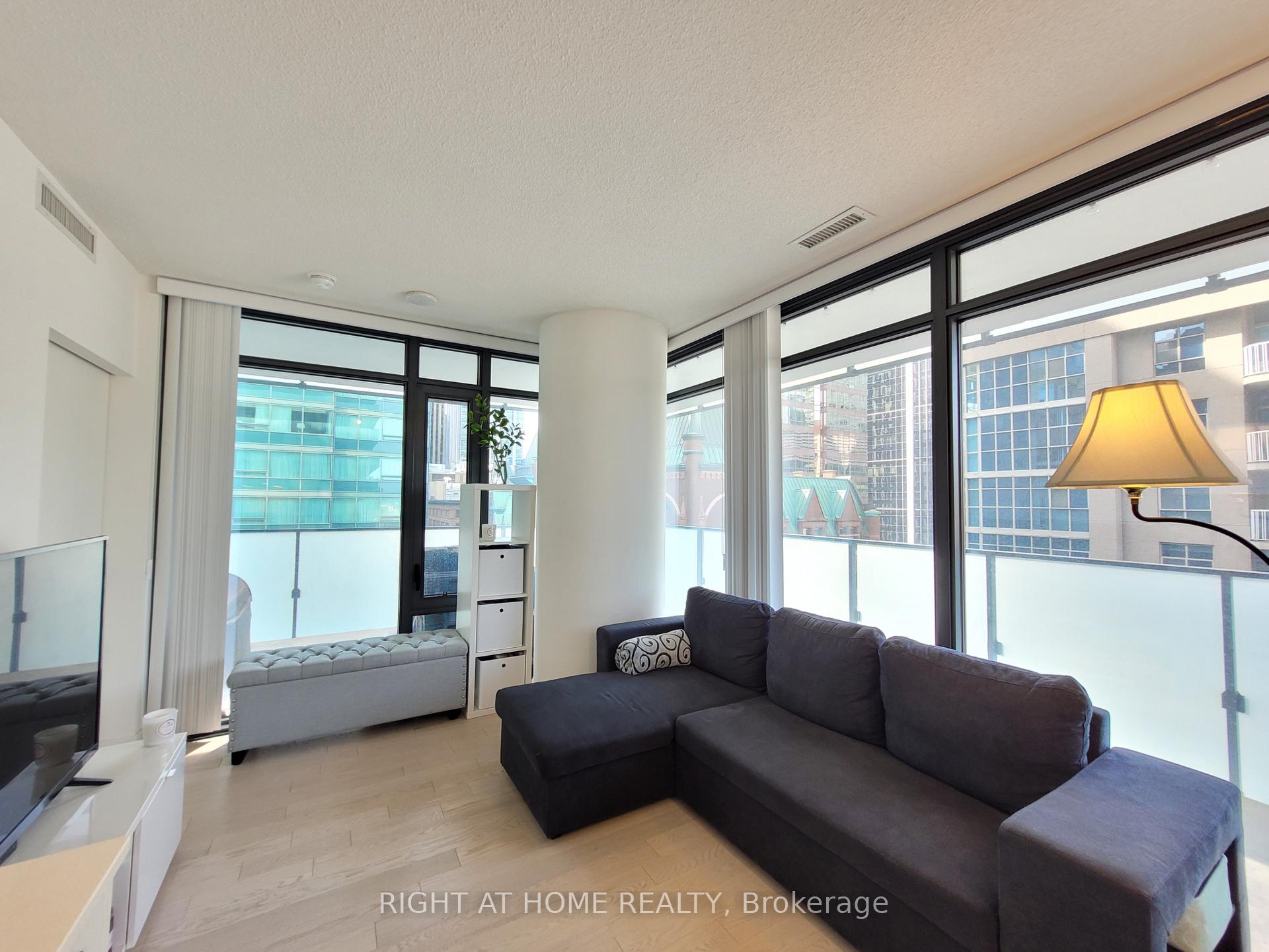 Photo 3 of Unit 0912, 25 Richmond Street E, Toronto, Church-Yonge Corridor — HOMEH