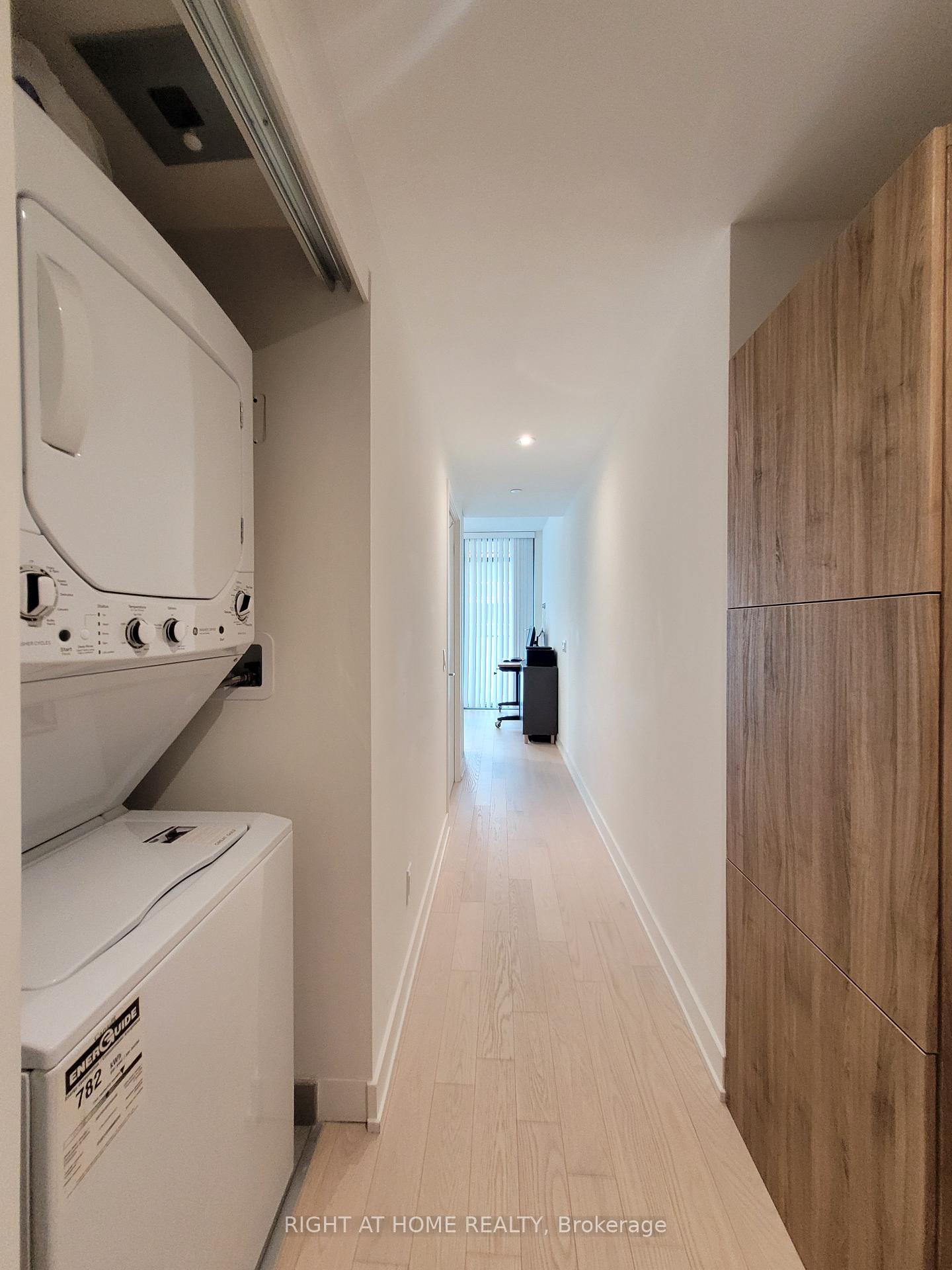 Photo 5 of Unit 0912, 25 Richmond Street E, Toronto, Church-Yonge Corridor — HOMEH