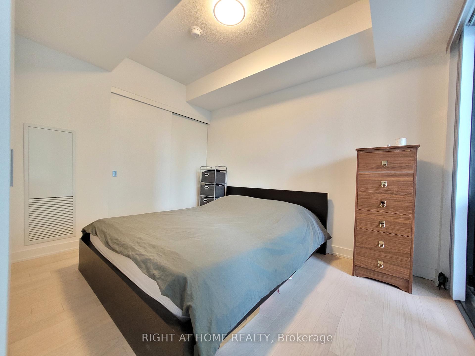 Photo 8 of Unit 0912, 25 Richmond Street E, Toronto, Church-Yonge Corridor — HOMEH