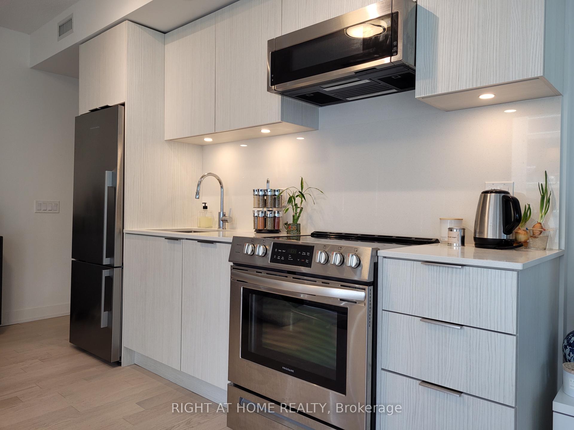 Photo 9 of Unit 0912, 25 Richmond Street E, Toronto, Church-Yonge Corridor — HOMEH