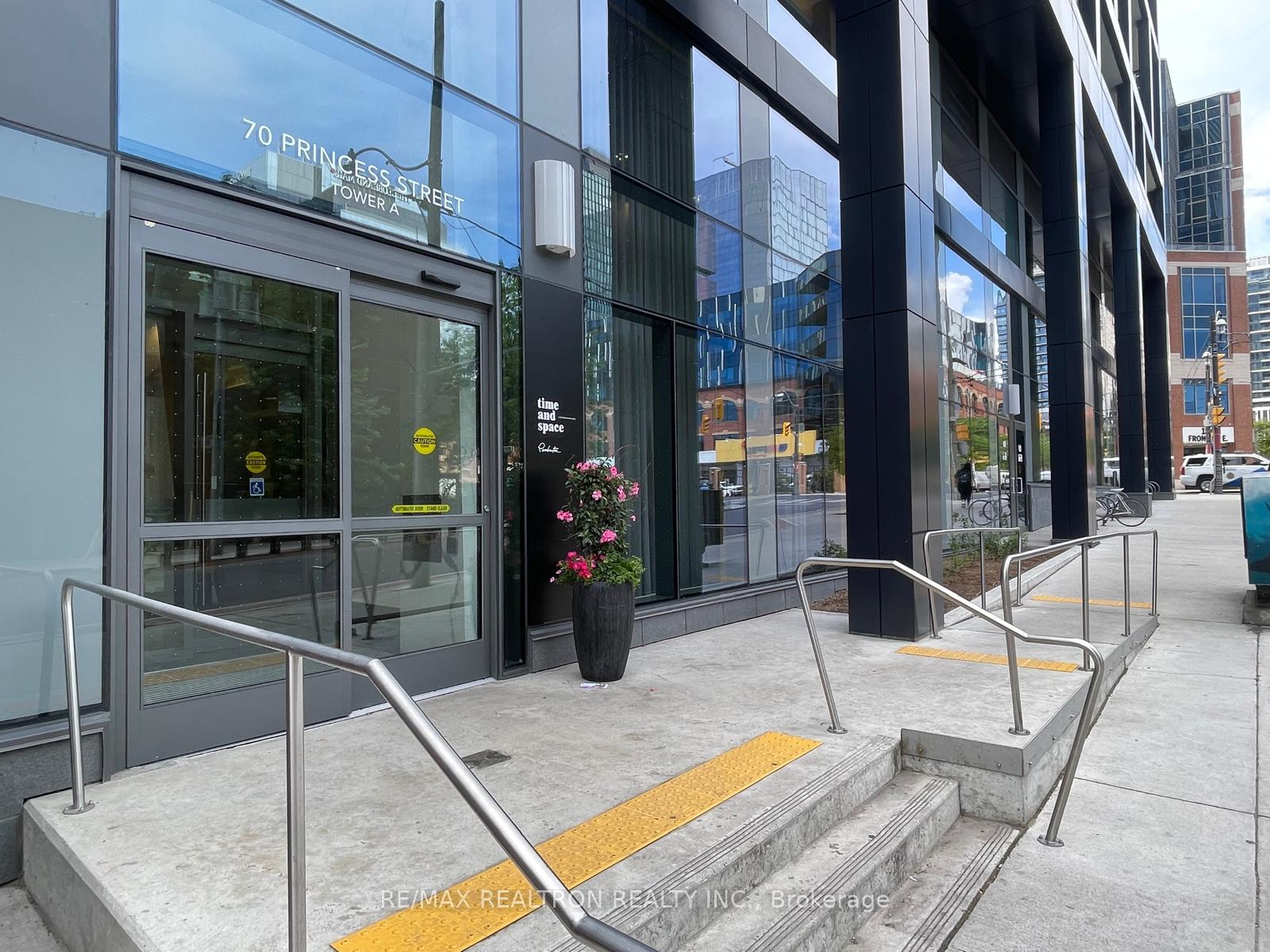 Photo 2 of Unit 2505 E, 70 Princess Street E, Toronto, Waterfront Communities — HOMEH