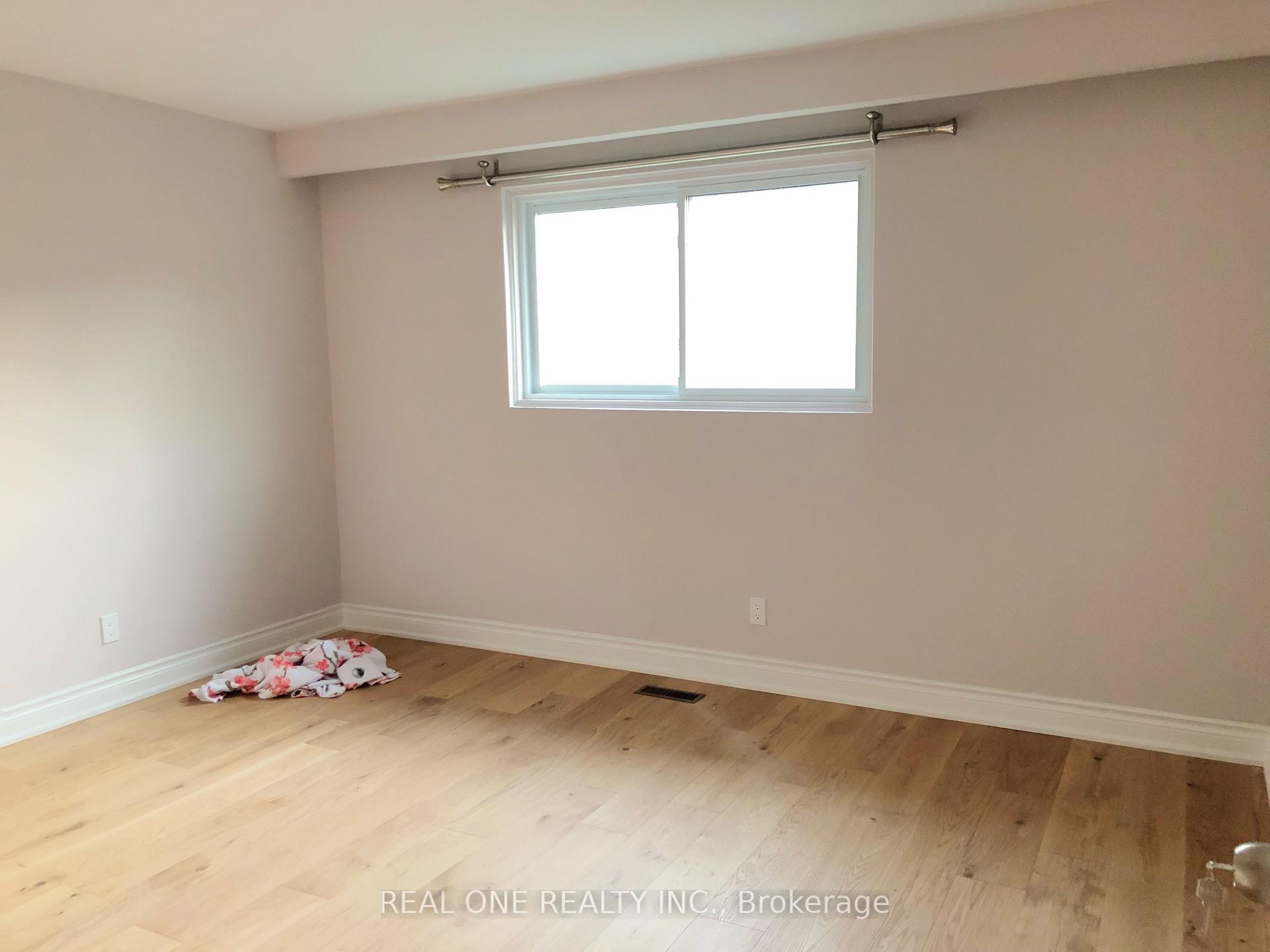 Photo 16 of Unit Upper L, 14 La Peer Boulevard, Scarborough, L'Amoreaux — HOMEH