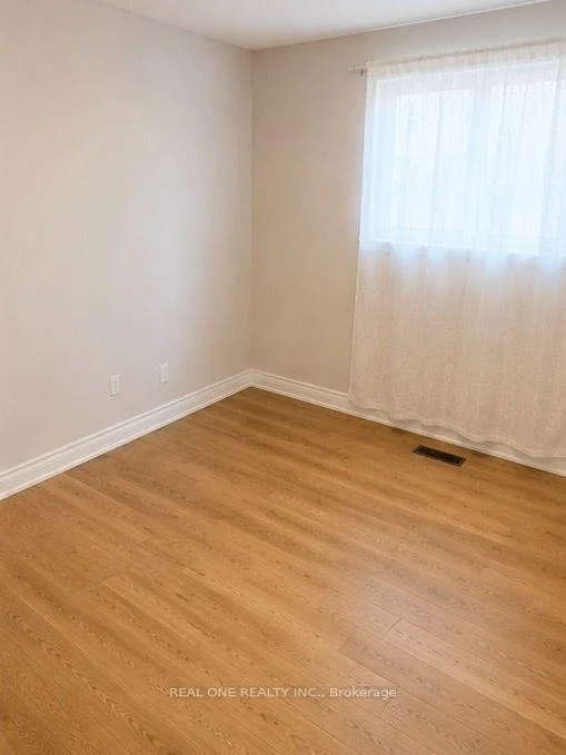 Photo 12 of Unit Upper L, 14 La Peer Boulevard, Scarborough, L'Amoreaux — HOMEH
