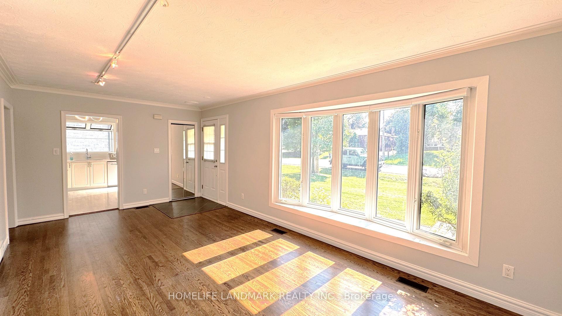 Photo 5 of 7 Talisman Crescent, Markham, Old Markham Village — HOMEH