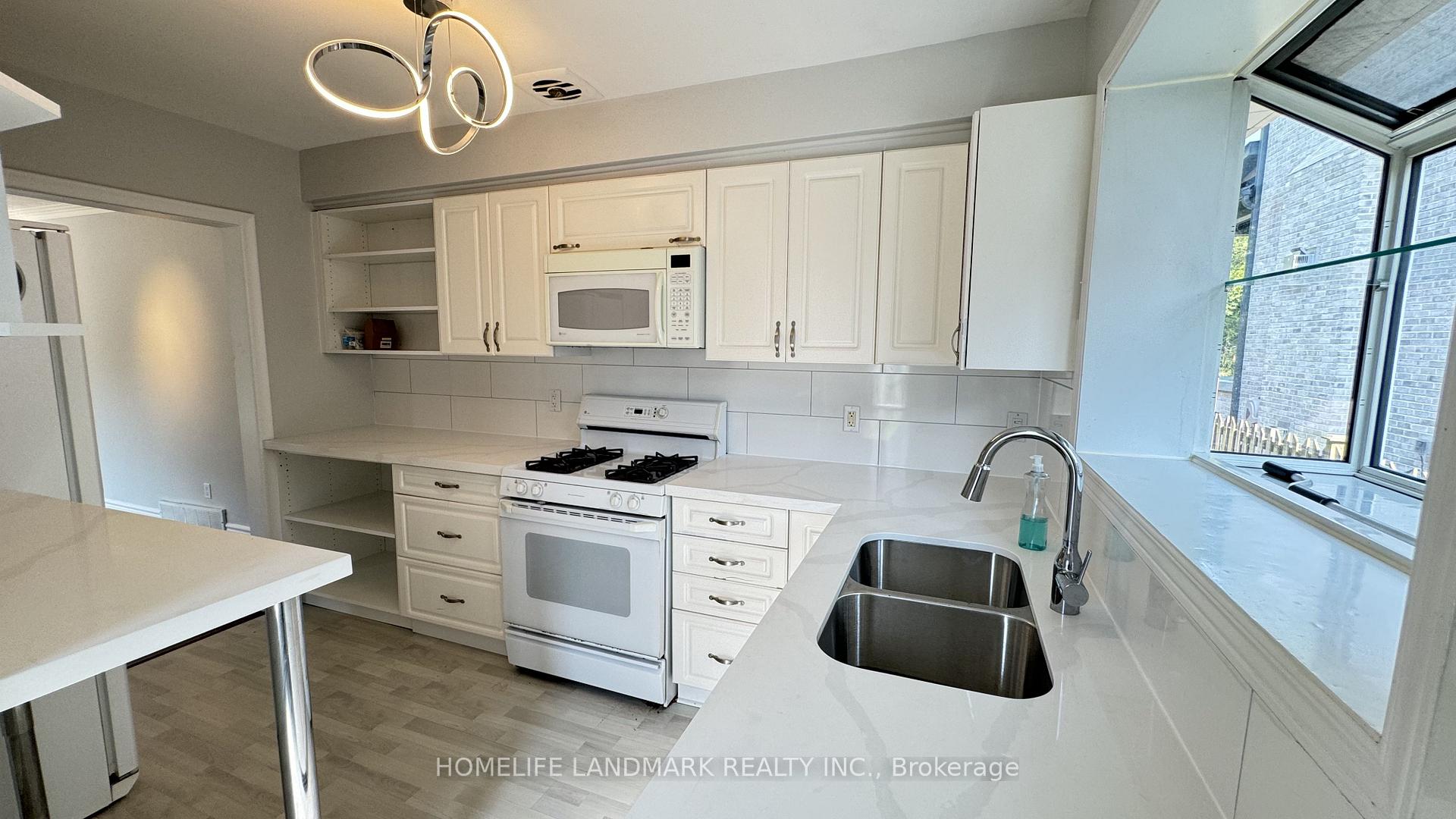 Photo 12 of 7 Talisman Crescent, Markham, Old Markham Village — HOMEH
