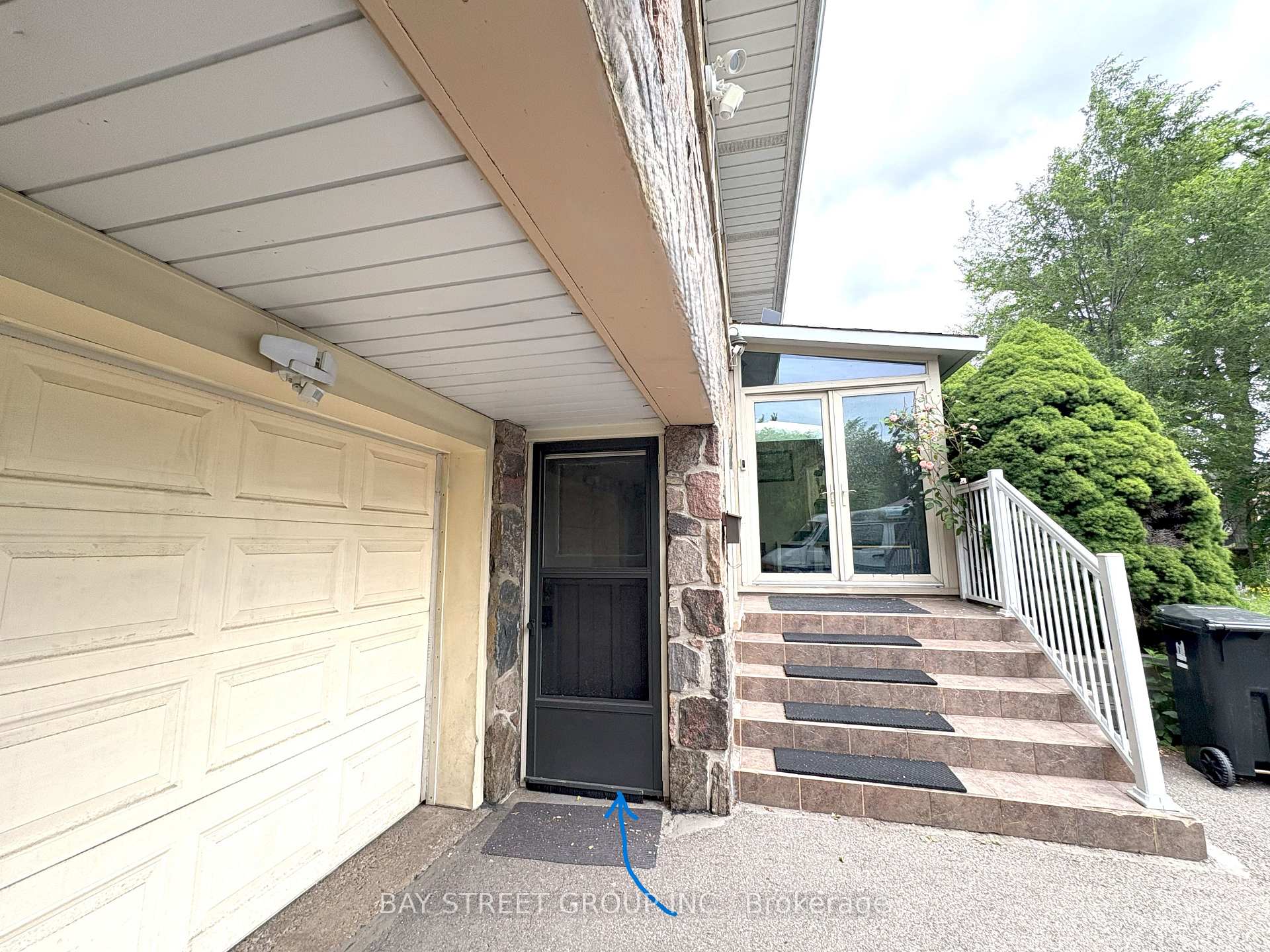 Photo 3 of 238 The West Mall, Etobicoke, Markland Wood — HOMEH