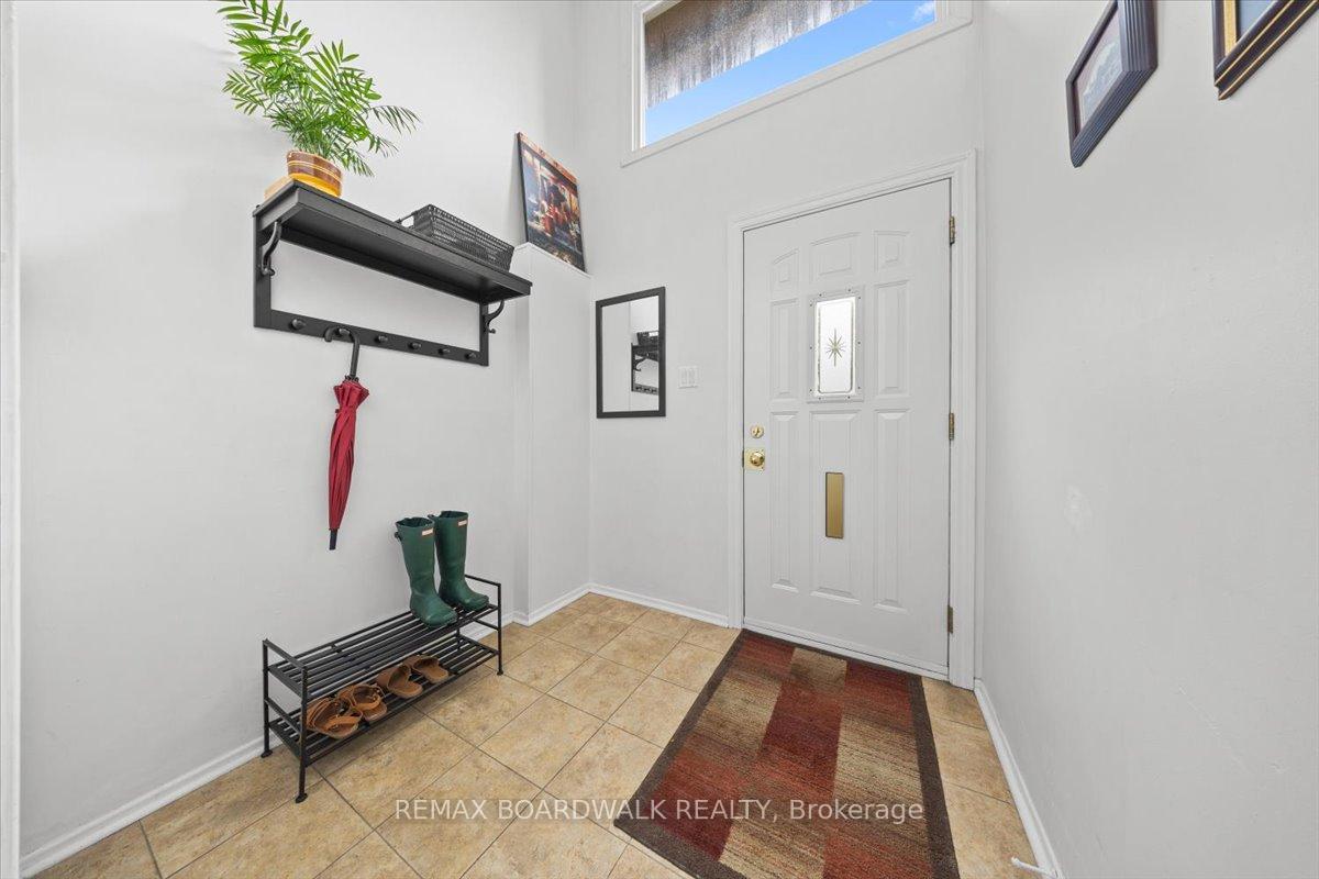 Photo 4 of Unit 18, 2126 Eric Crescent, Ottawa, Pineview — HOMEH
