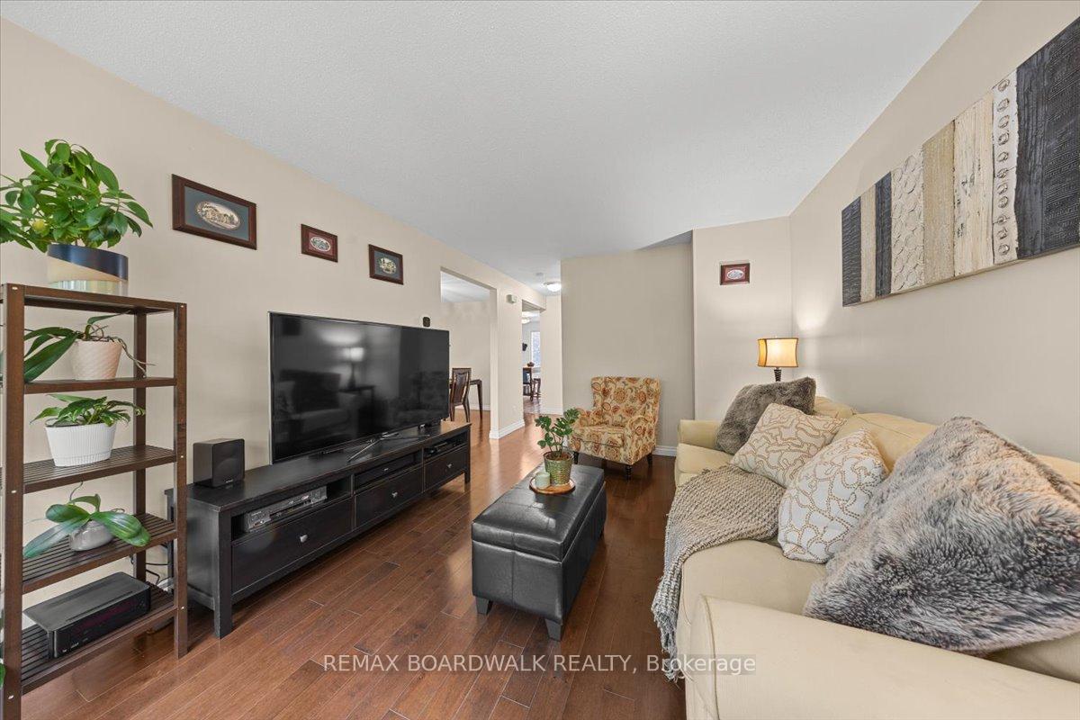 Photo 6 of Unit 18, 2126 Eric Crescent, Ottawa, Pineview — HOMEH