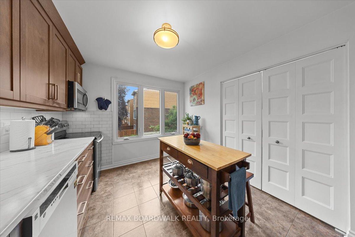 Photo 8 of Unit 18, 2126 Eric Crescent, Ottawa, Pineview — HOMEH
