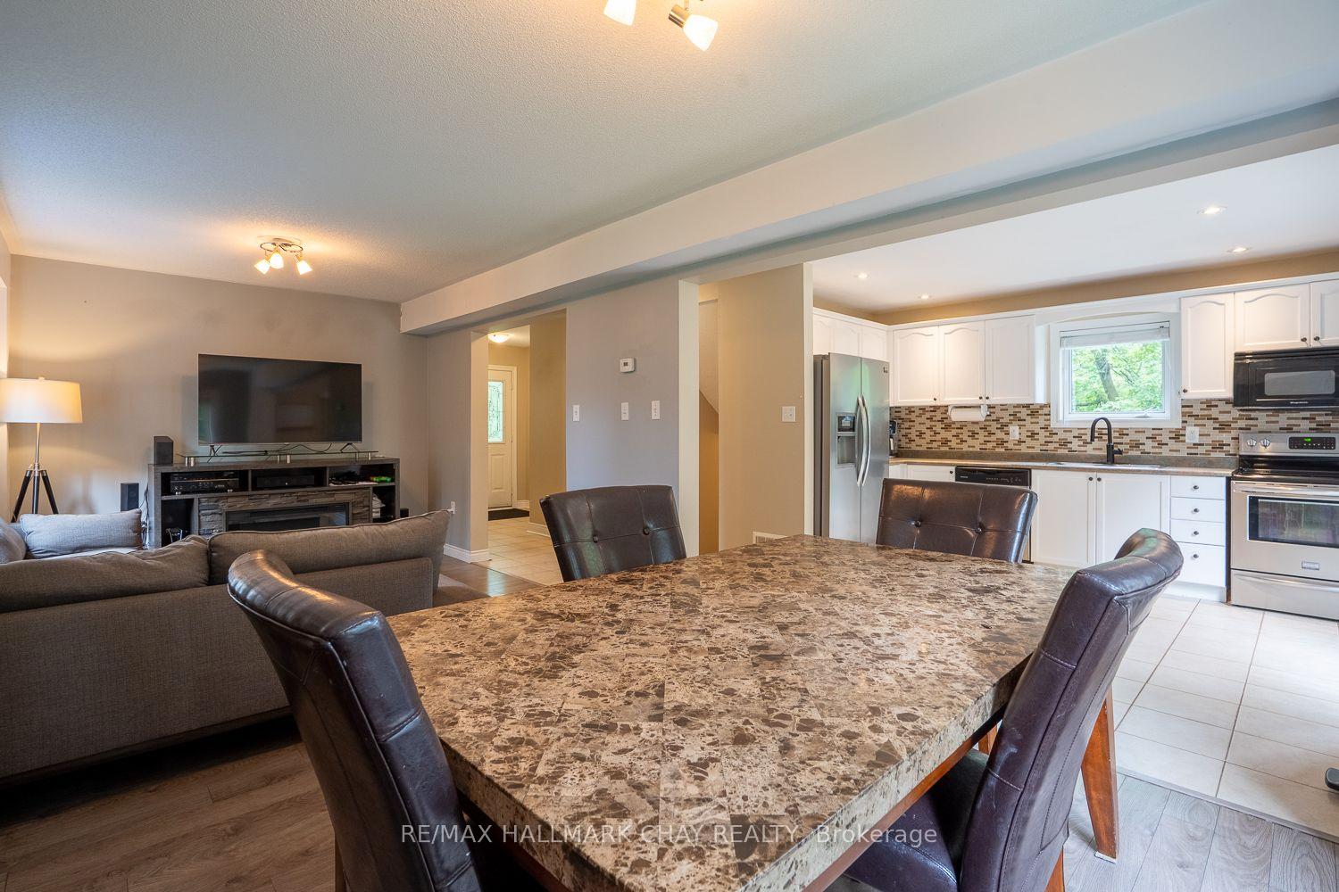 Photo 15 of 23 Burbank Circle, Adjala-Tosorontio, Everett — HOMEH