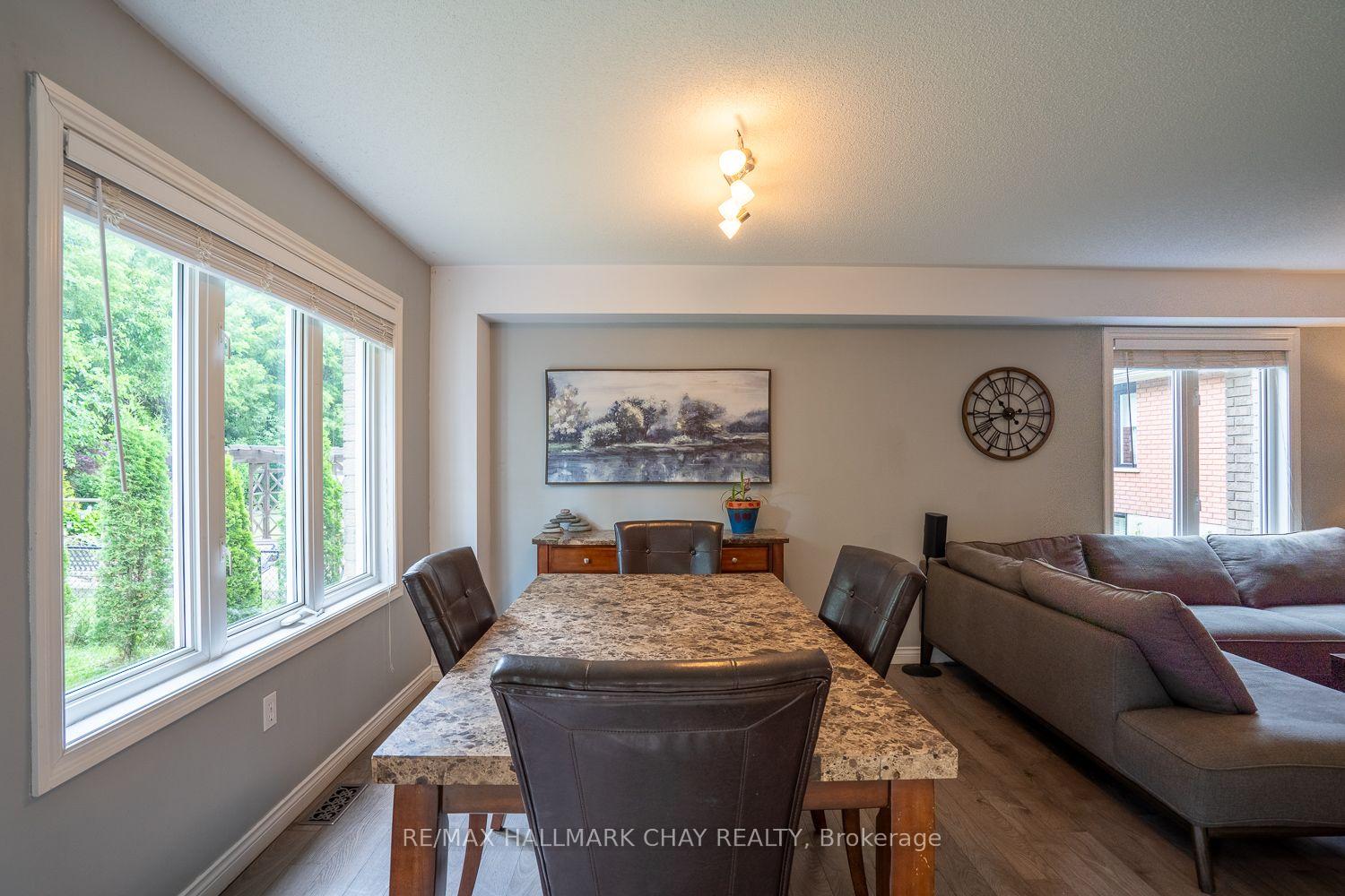 Photo 16 of 23 Burbank Circle, Adjala-Tosorontio, Everett — HOMEH