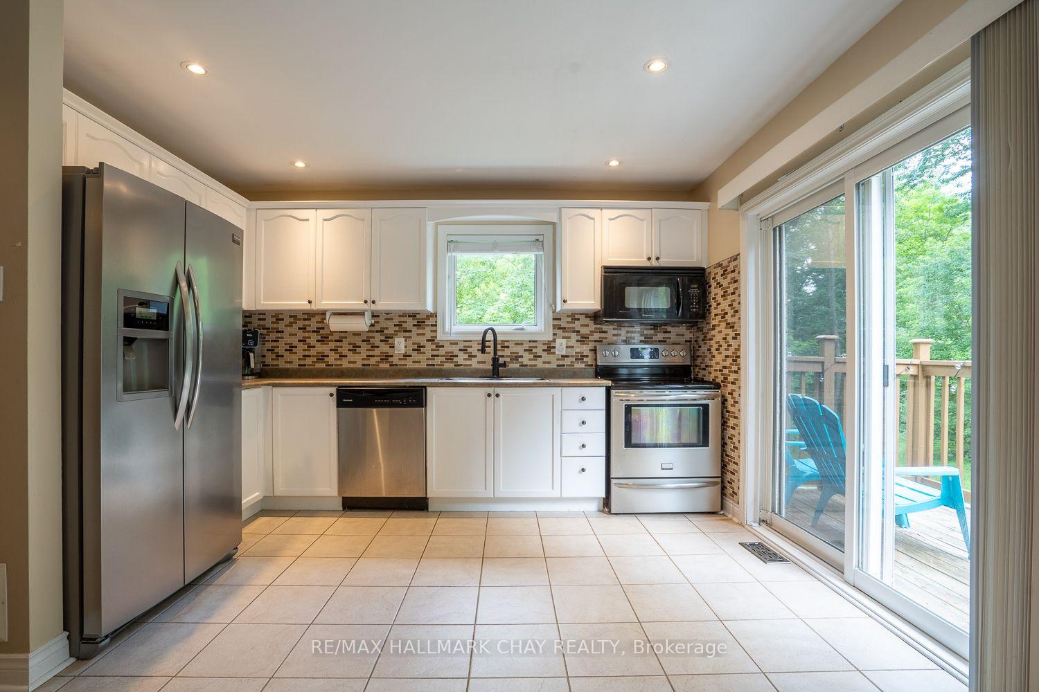 Photo 17 of 23 Burbank Circle, Adjala-Tosorontio, Everett — HOMEH