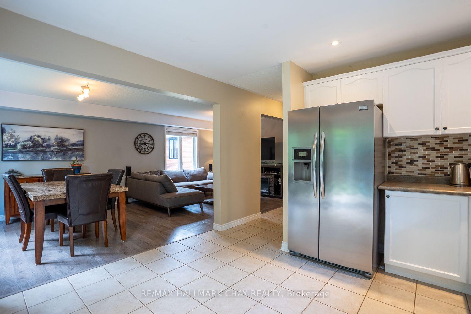 Photo 19 of 23 Burbank Circle, Adjala-Tosorontio, Everett — HOMEH