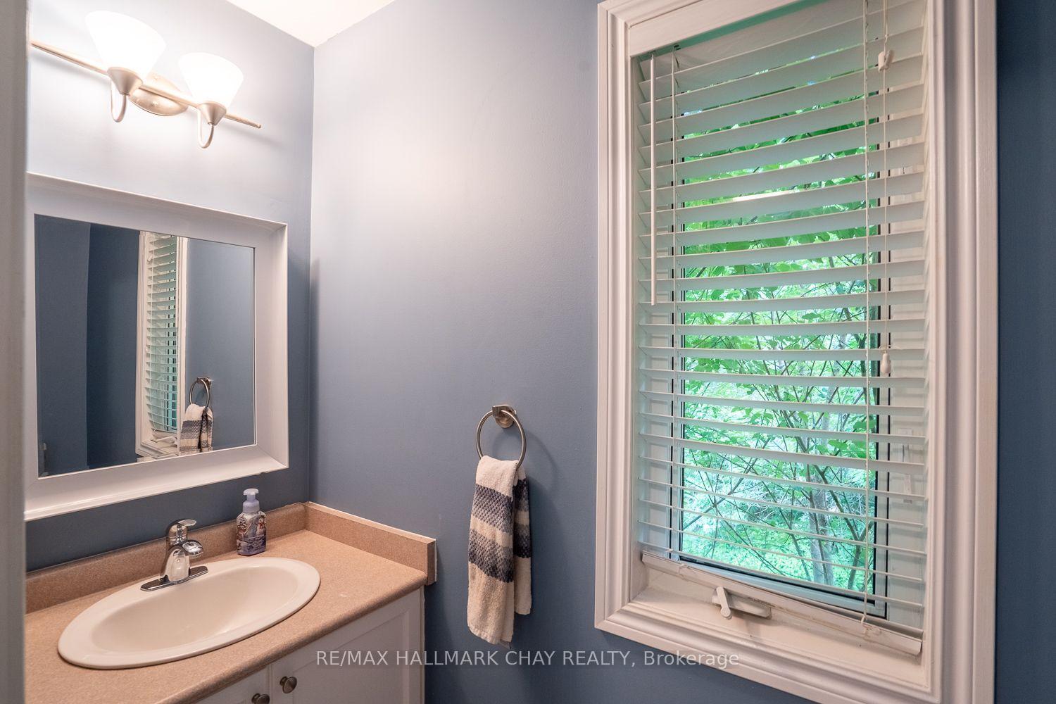 Photo 20 of 23 Burbank Circle, Adjala-Tosorontio, Everett — HOMEH