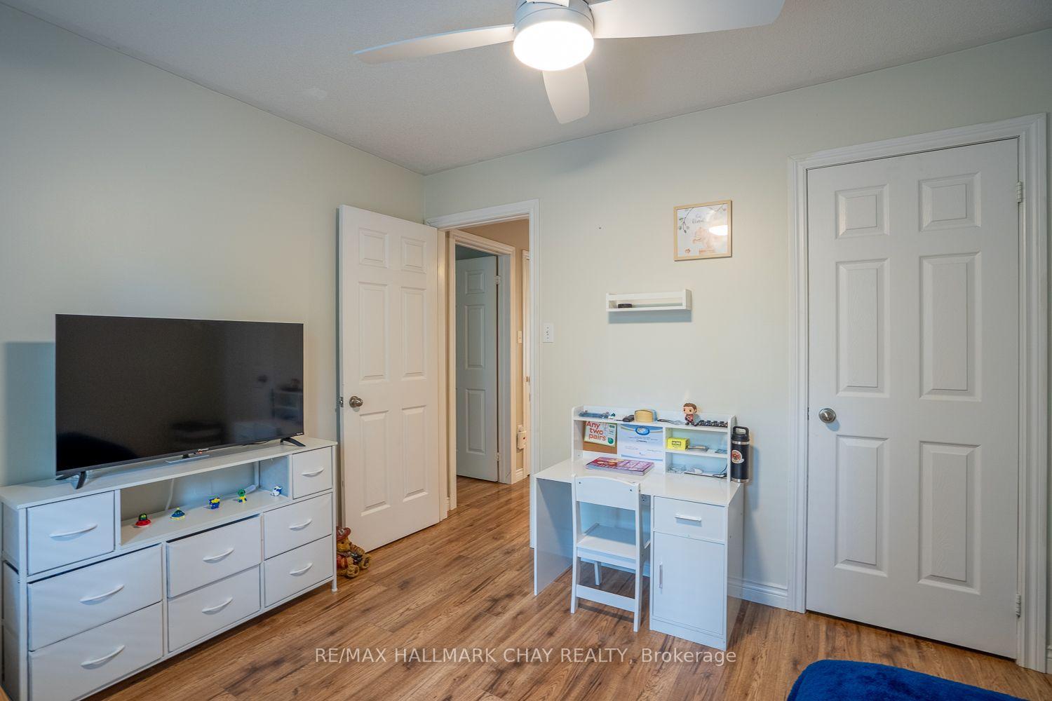 Photo 25 of 23 Burbank Circle, Adjala-Tosorontio, Everett — HOMEH