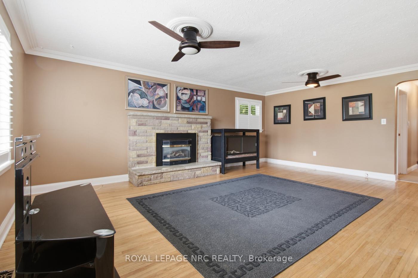 Photo 7 of 62 Lincoln Street, Welland, Broadway — HOMEH