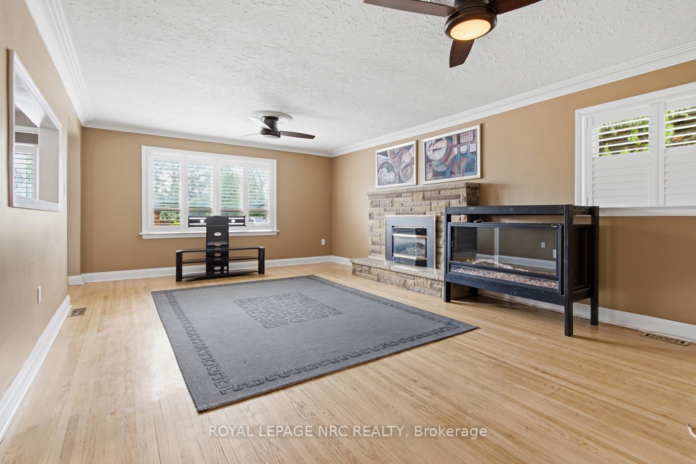 Photo 11 of 62 Lincoln Street, Welland, Broadway — HOMEH