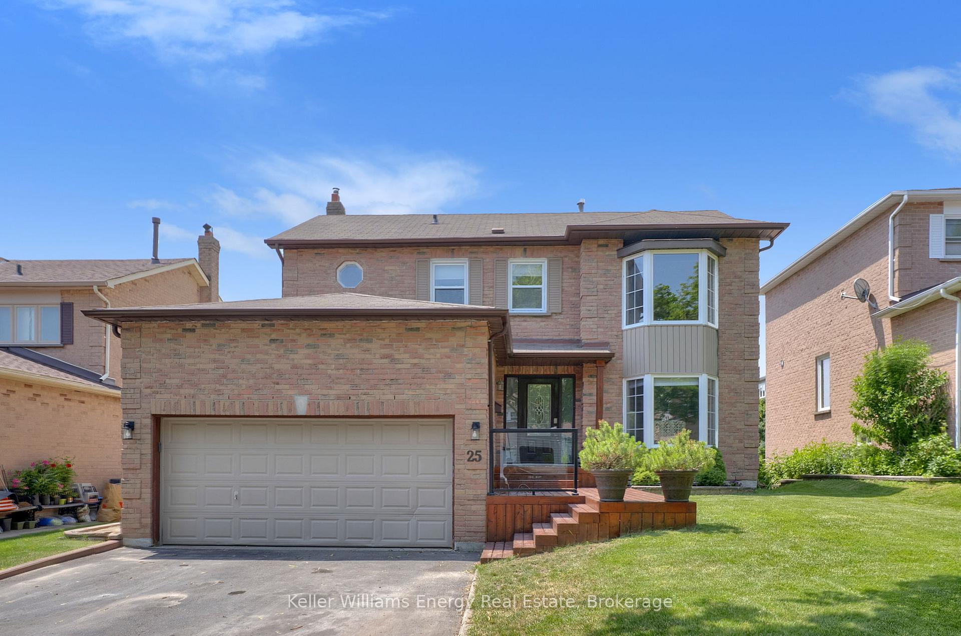 Front of 25 Fieldview Crescent