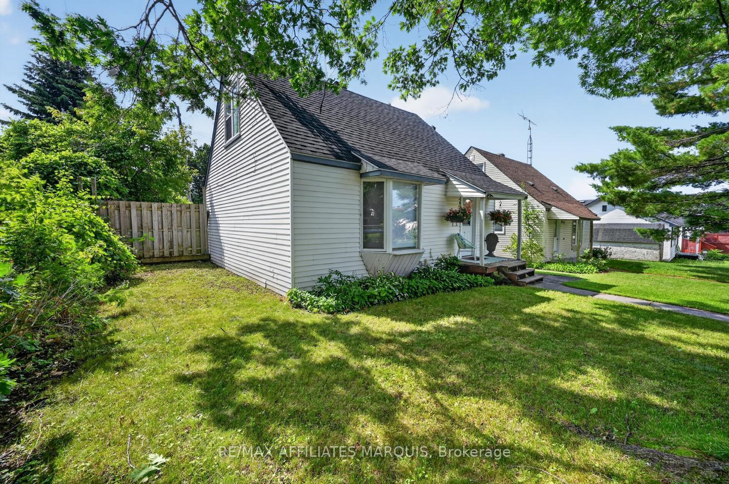 Photo 5 of 12 Churchill Crescent, Smiths Falls, Smiths Falls — HOMEH