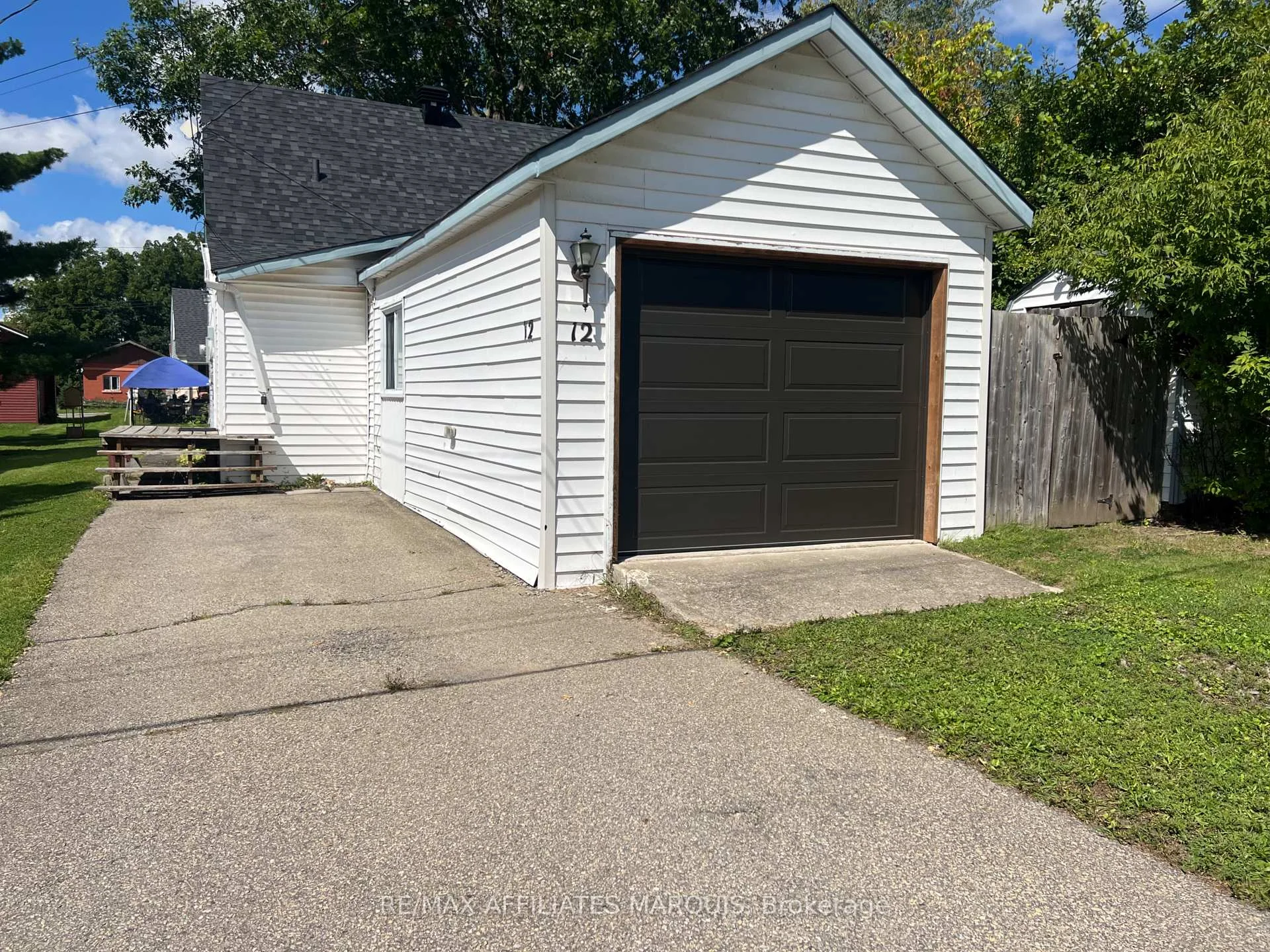 Photo 2 of 12 Churchill Crescent, Smiths Falls, Smiths Falls — HOMEH