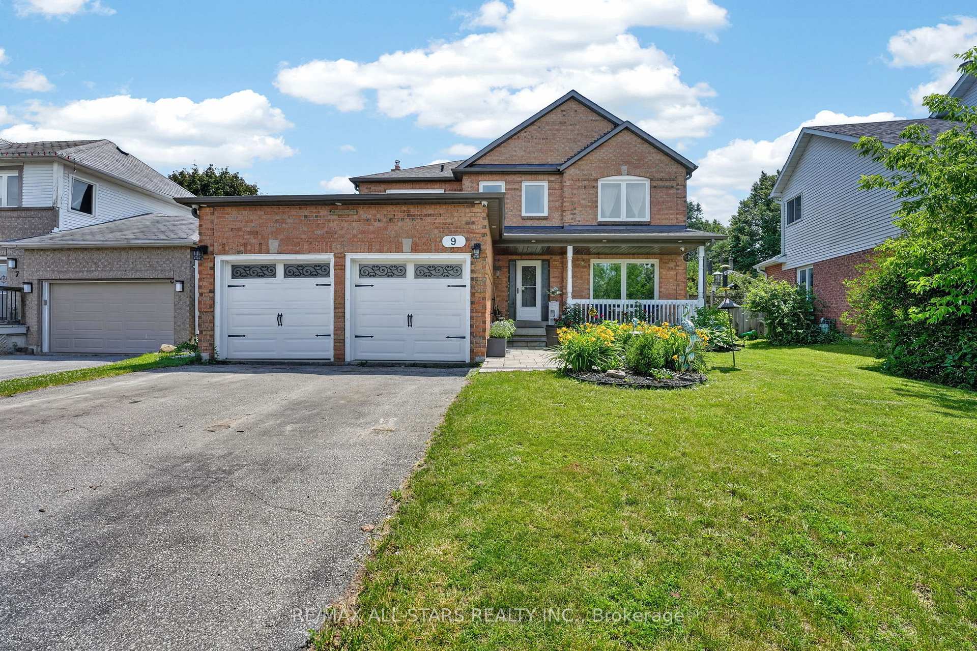 Photo 2 of 9 Fontaine Drive, Georgina, Keswick North — HOMEH