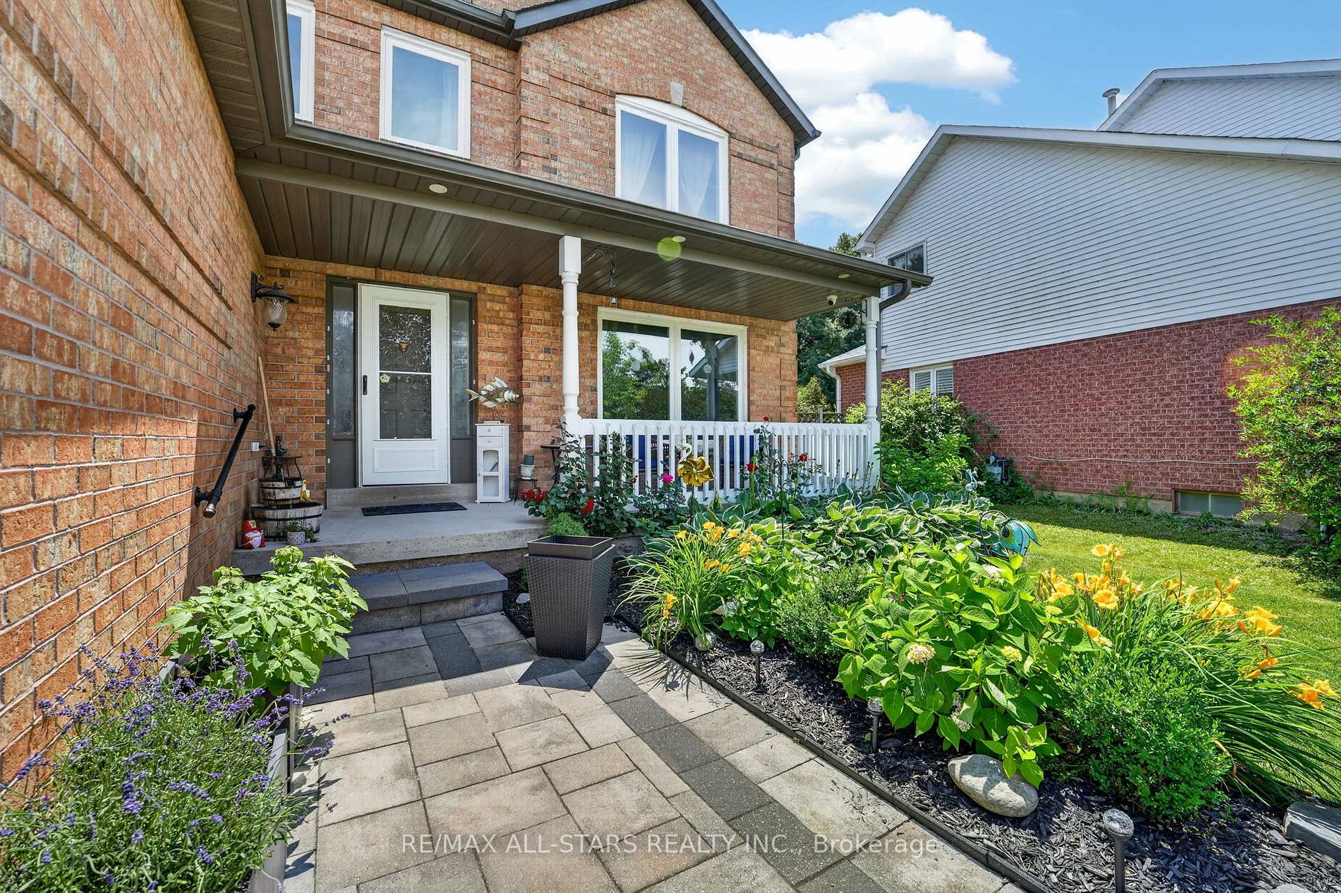 Photo 4 of 9 Fontaine Drive, Georgina, Keswick North — HOMEH