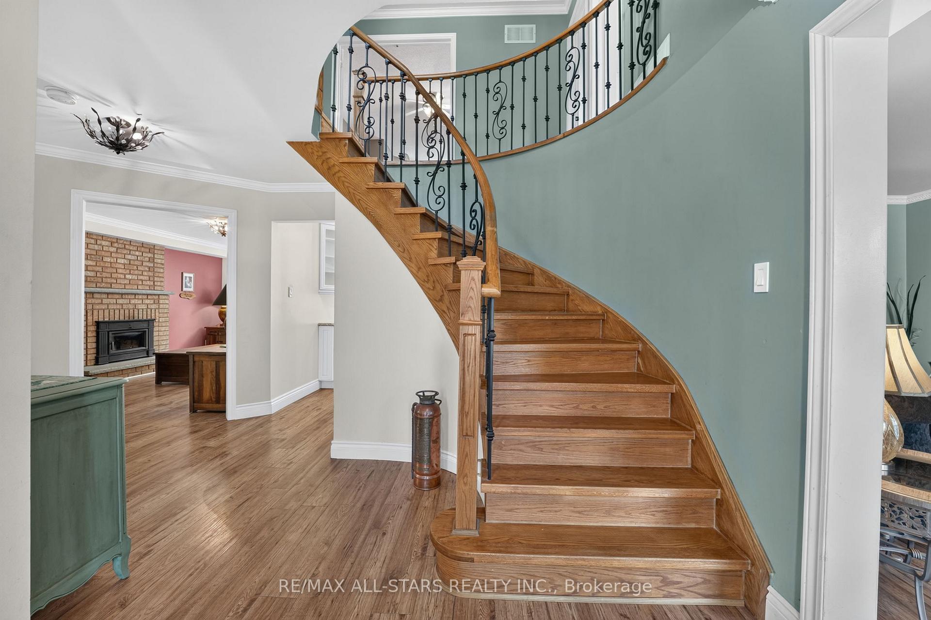 Photo 7 of 9 Fontaine Drive, Georgina, Keswick North — HOMEH