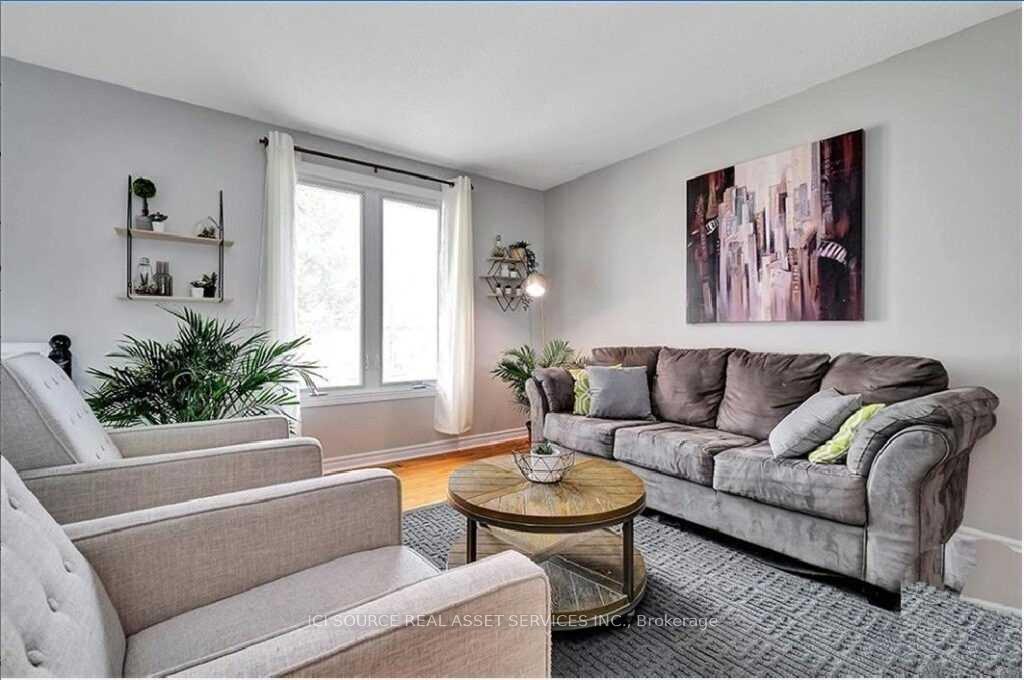 Photo 3 of 29 Uxbridge Crescent, Ottawa, Kanata - Glencairn/Hazeldean — HOMEH