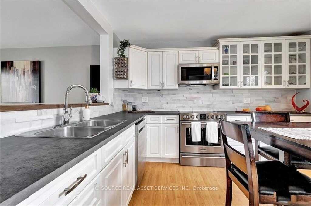 Photo 12 of 29 Uxbridge Crescent, Ottawa, Kanata - Glencairn/Hazeldean — HOMEH
