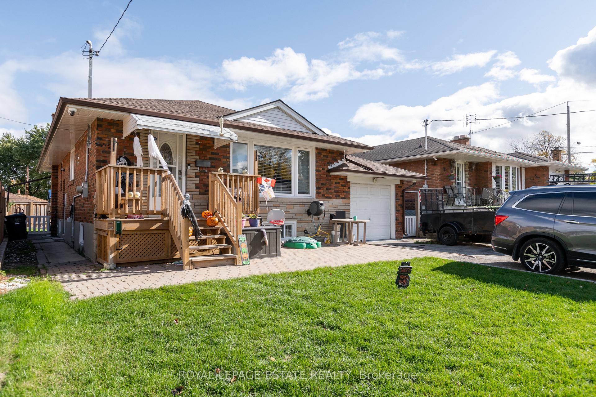 Photo 1 of 5 Barlow Road, Scarborough, Woburn — HOMEH