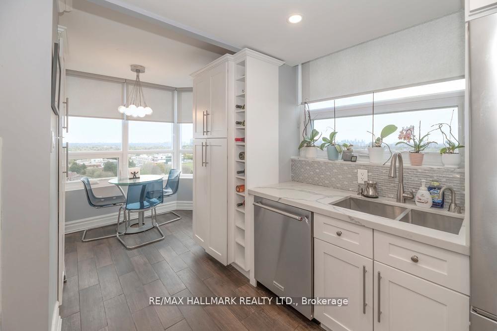 Photo 6 of Unit 1004, 7601 Bathurst Street, Vaughan, Crestwood-Springfarm-Yorkhill — HOMEH