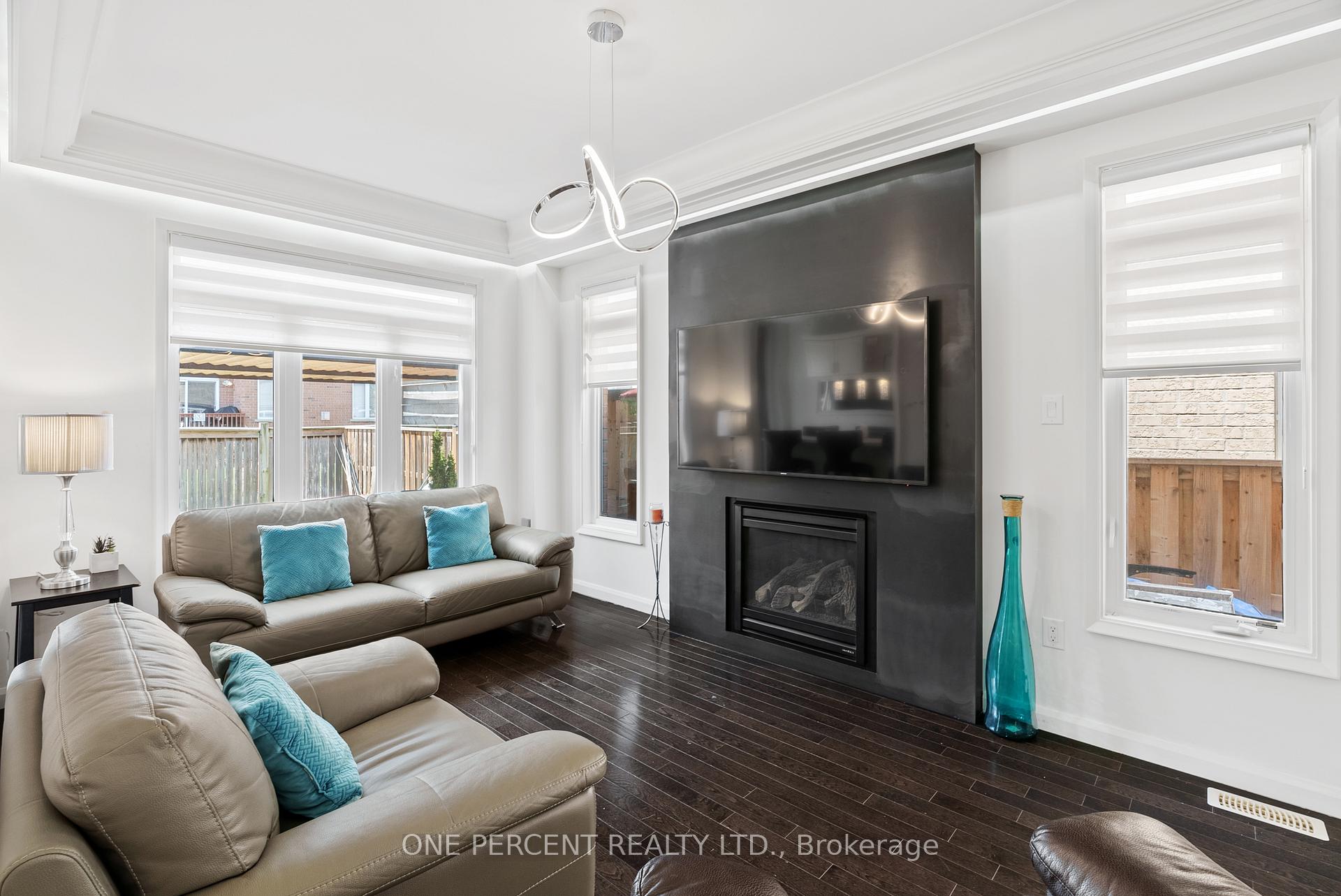 Photo 11 of 6 Duffel Crescent, Halton Hills, Georgetown — HOMEH