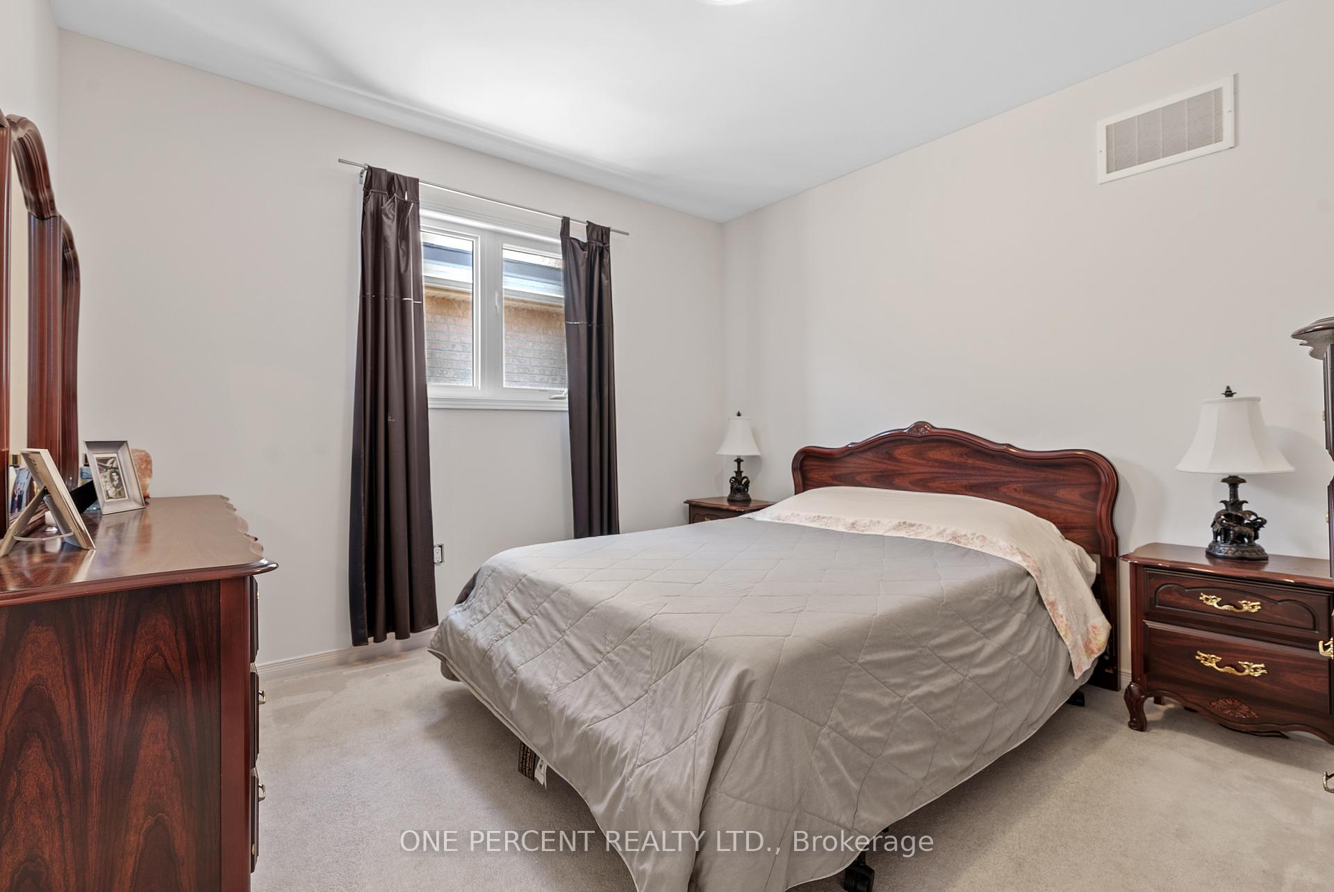 Photo 20 of 6 Duffel Crescent, Halton Hills, Georgetown — HOMEH