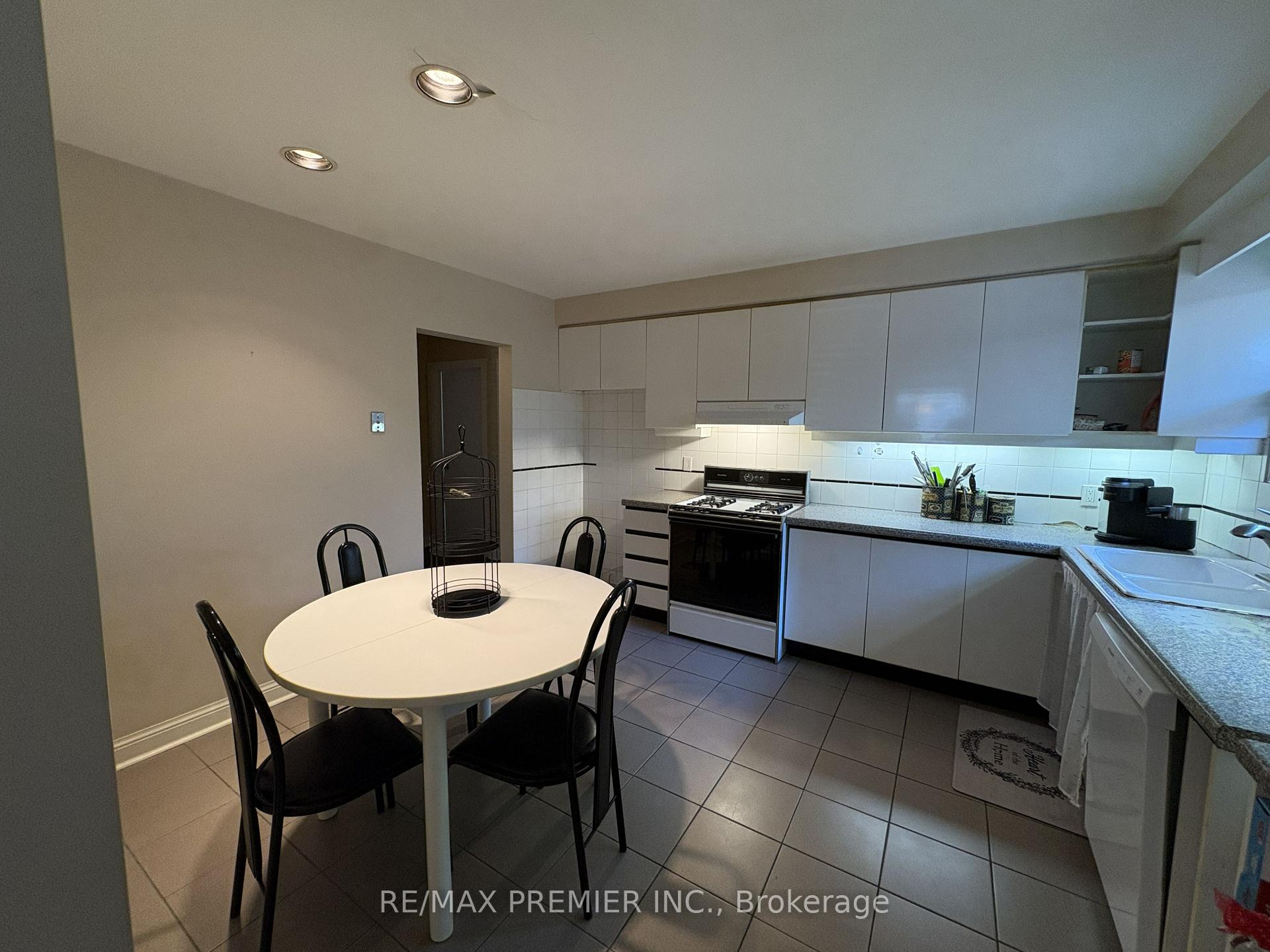 Photo 10 of 2979 Weston Road, North York, Humberlea-Pelmo Park — HOMEH