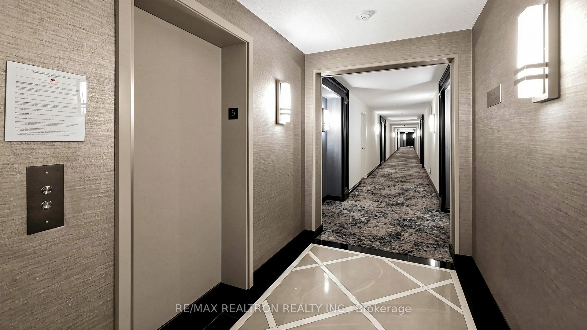 Photo 5 of 14924 Yonge Street, Aurora, Aurora Highlands — HOMEH