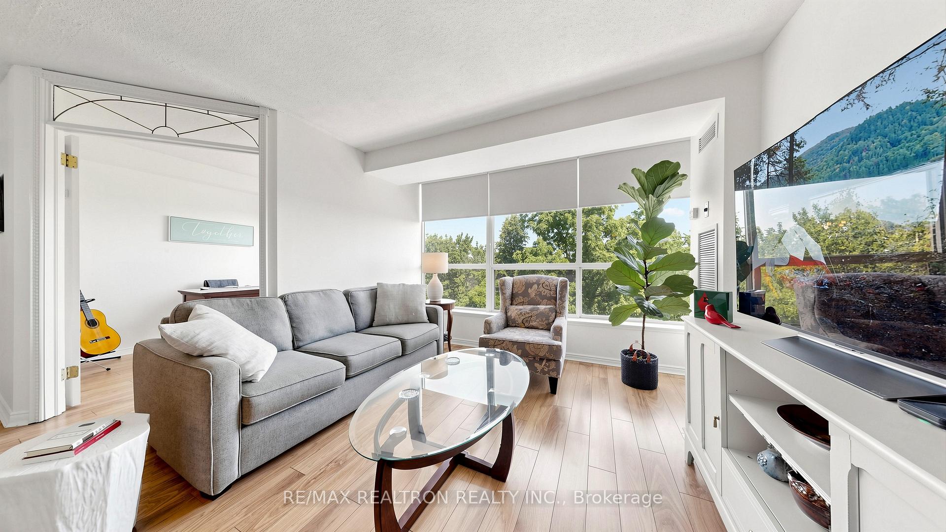 Photo 7 of 14924 Yonge Street, Aurora, Aurora Highlands — HOMEH