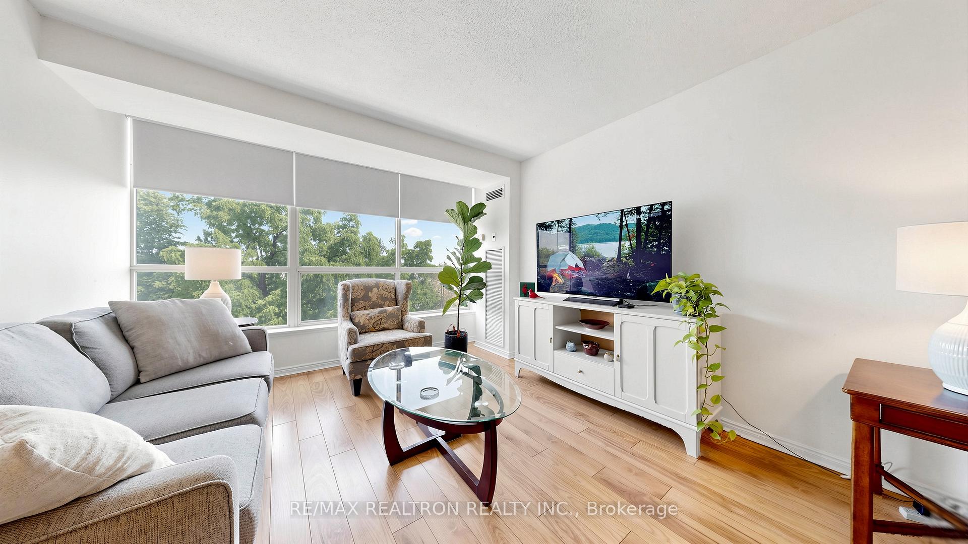 Photo 8 of 14924 Yonge Street, Aurora, Aurora Highlands — HOMEH