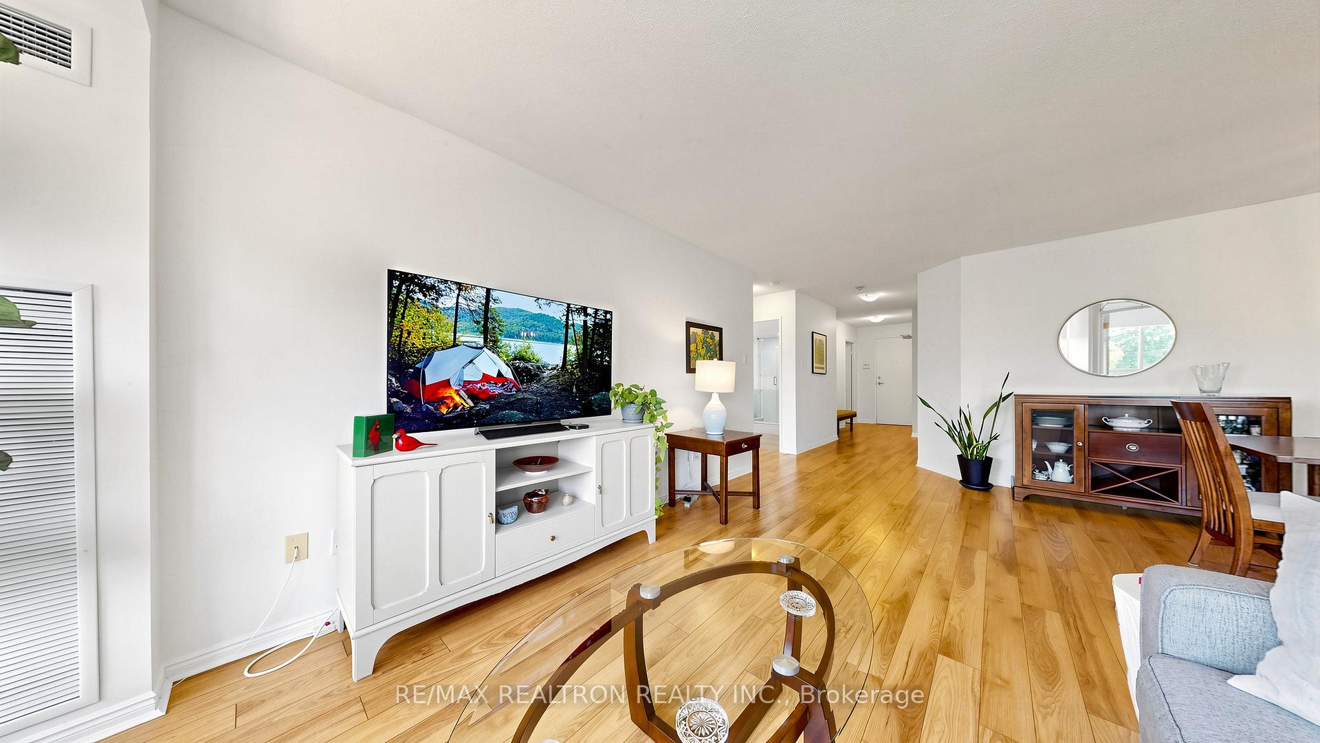 Photo 10 of 14924 Yonge Street, Aurora, Aurora Highlands — HOMEH
