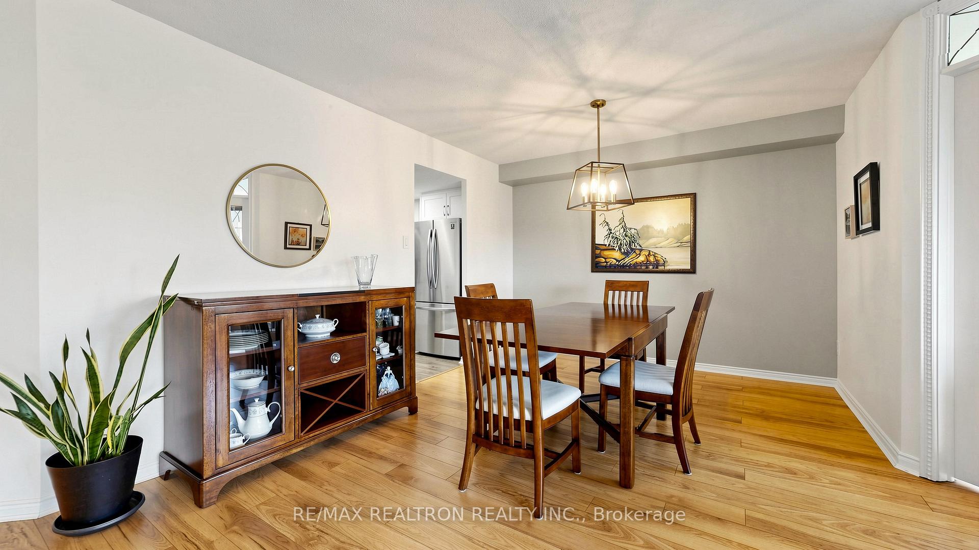 Photo 11 of 14924 Yonge Street, Aurora, Aurora Highlands — HOMEH